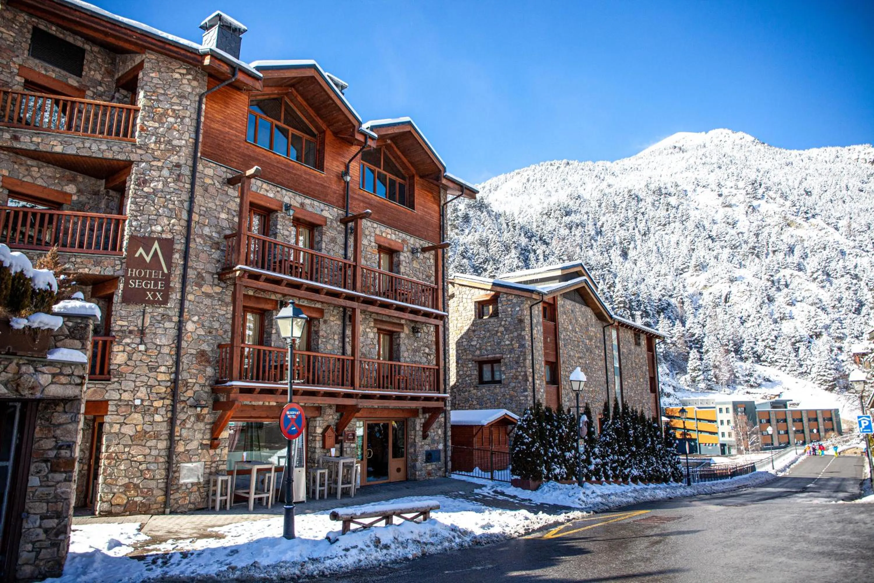 Property building, Winter in Wuau! Hotel Segle XX