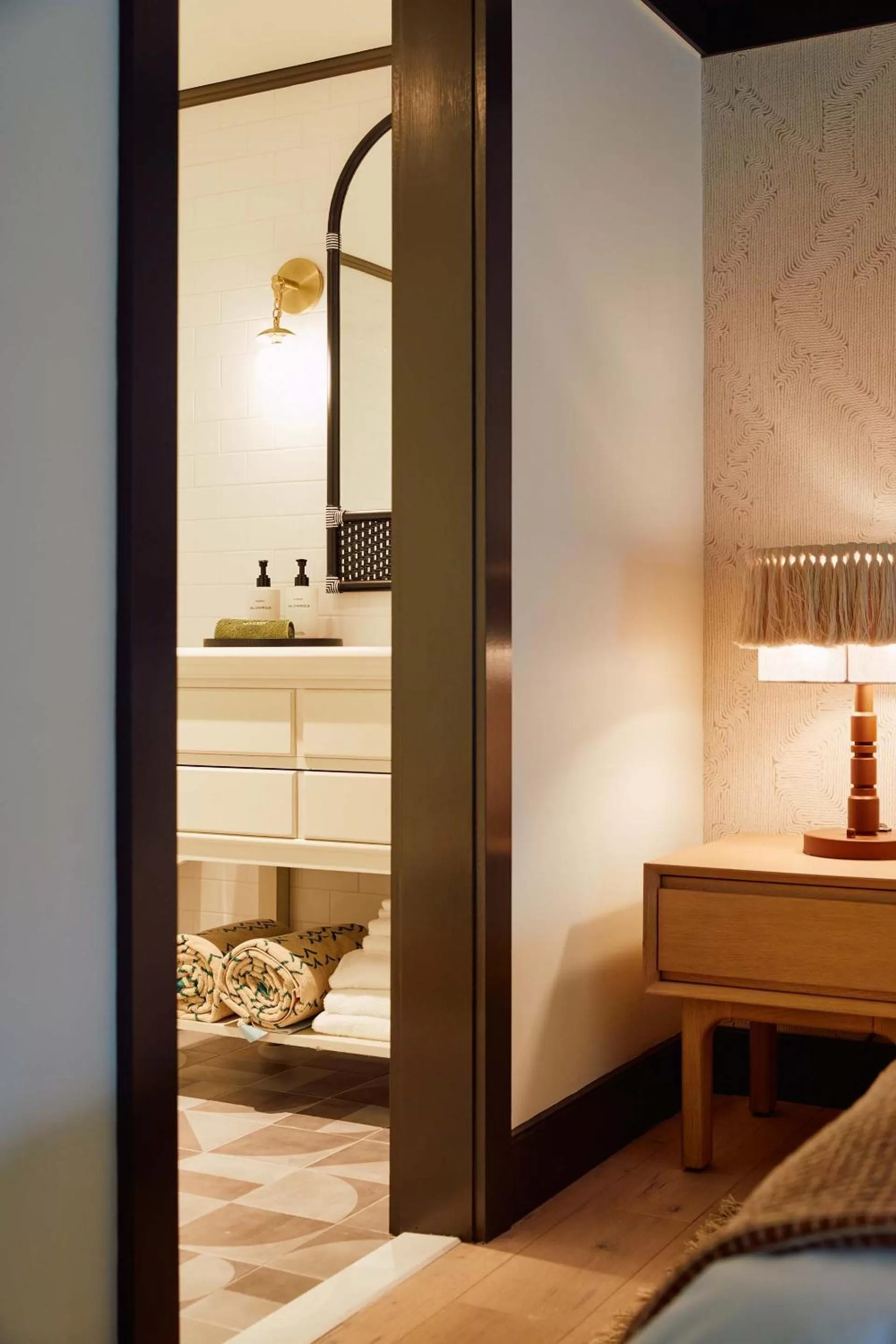 Bedroom, Bathroom in Faraway Martha's Vineyard