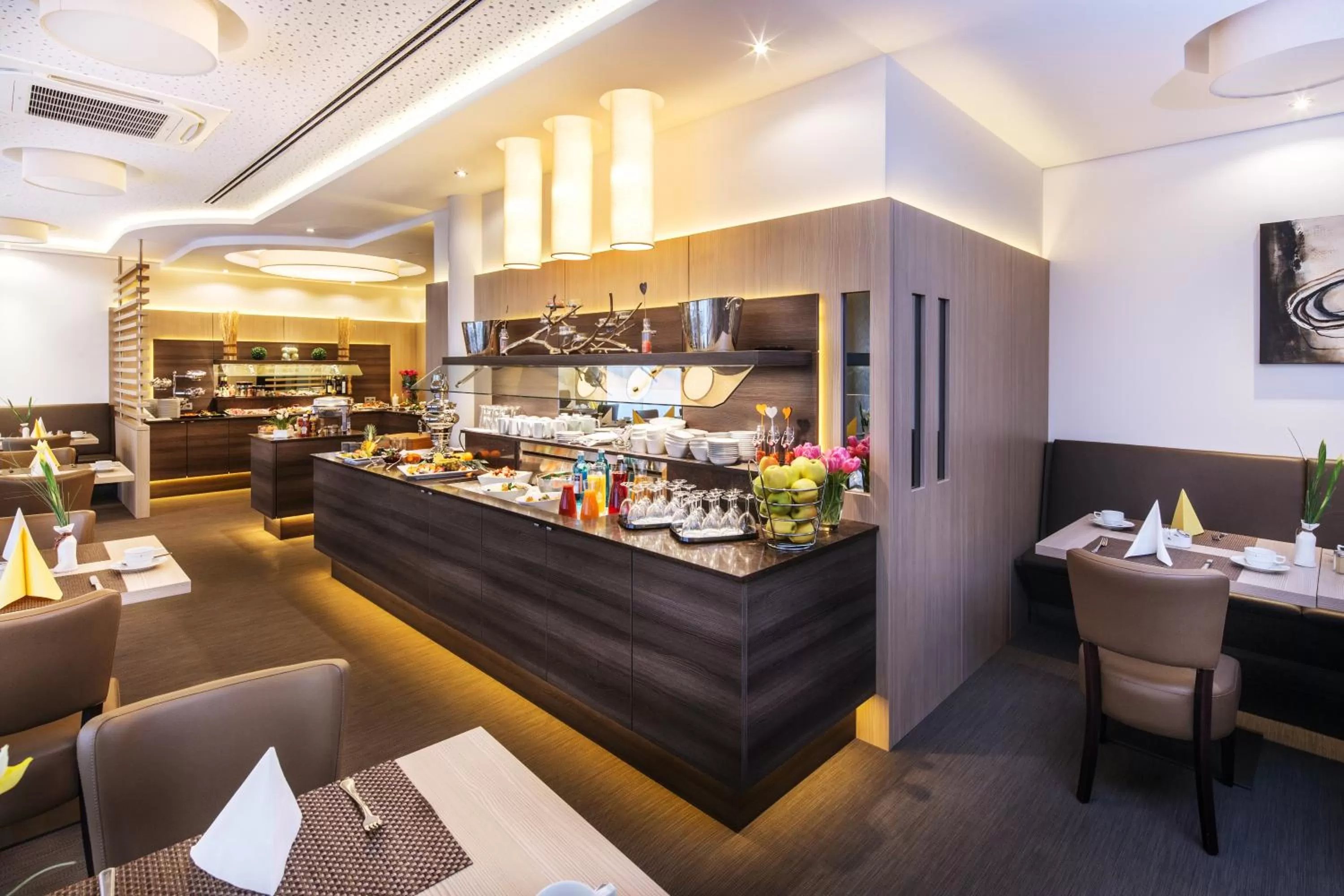 Dining area in Hotel Plaza