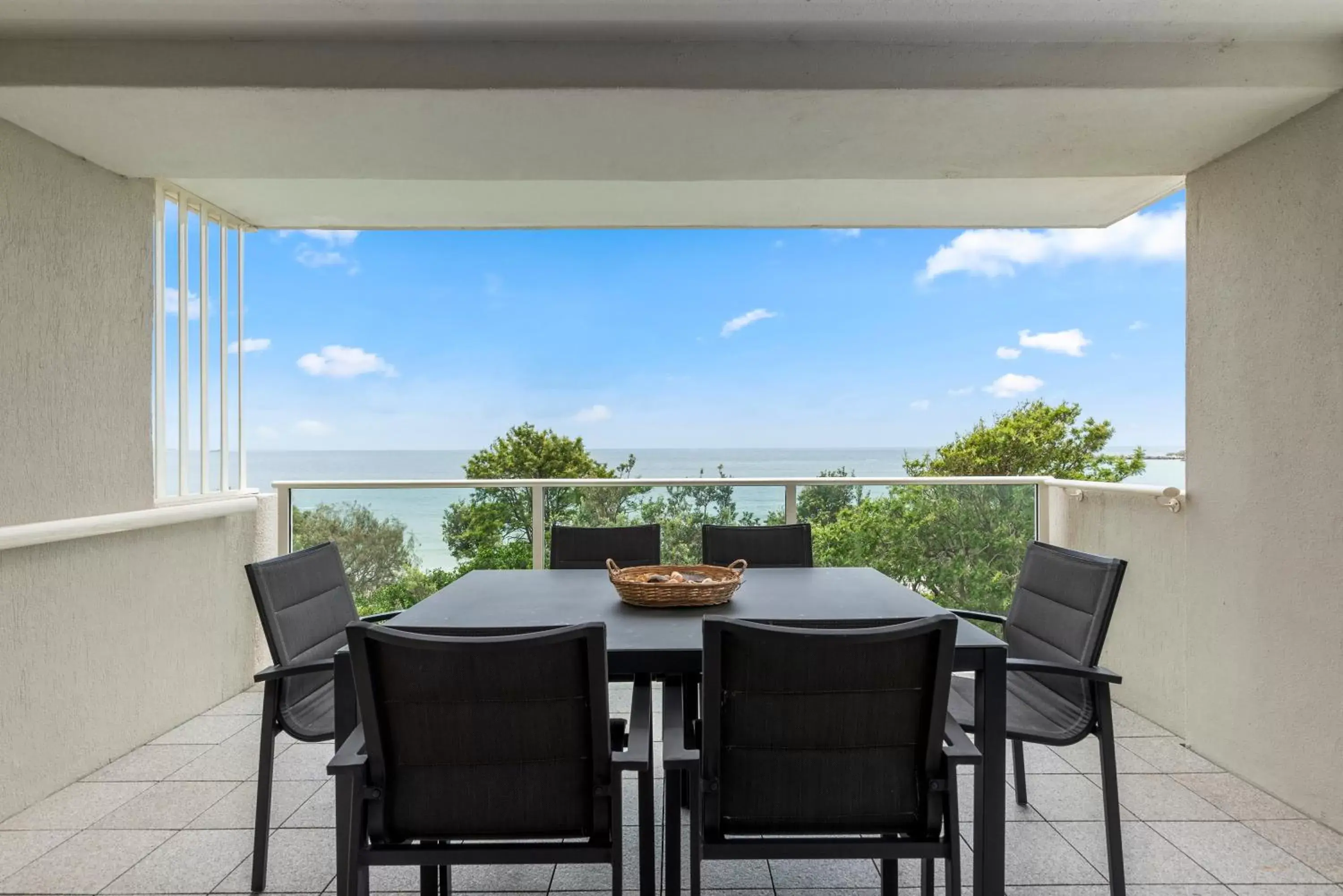 Standard Two-Bedroom Apartment with Ocean View in 84 The Spit Holiday Apartments Standard Two-Bedroom Apartment with Ocean View in 84 The Spit Holiday Apartments