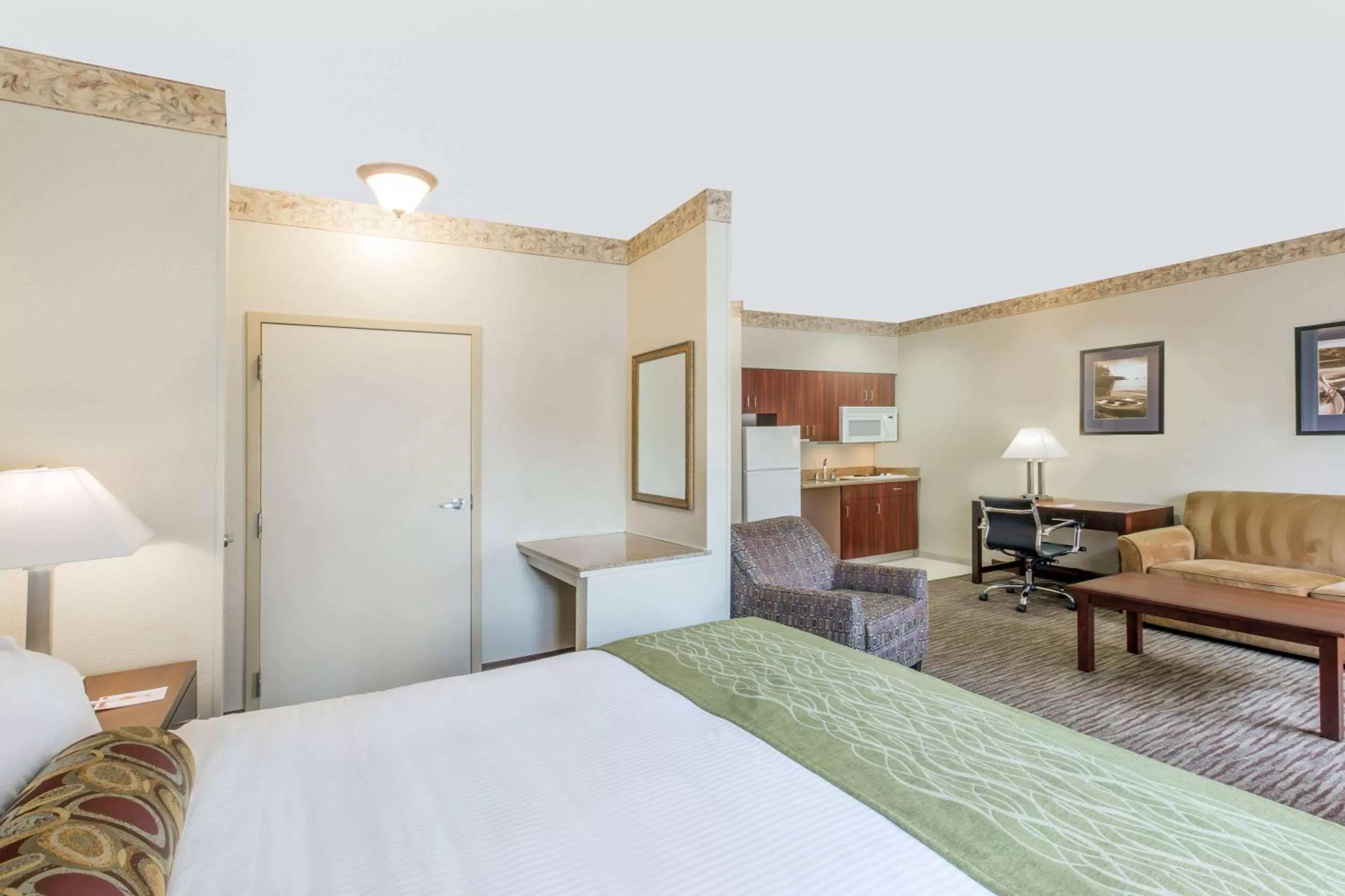 Photo of the whole room, Bed in Hawthorn Suites by Wyndham Rancho Cordova/Folsom
