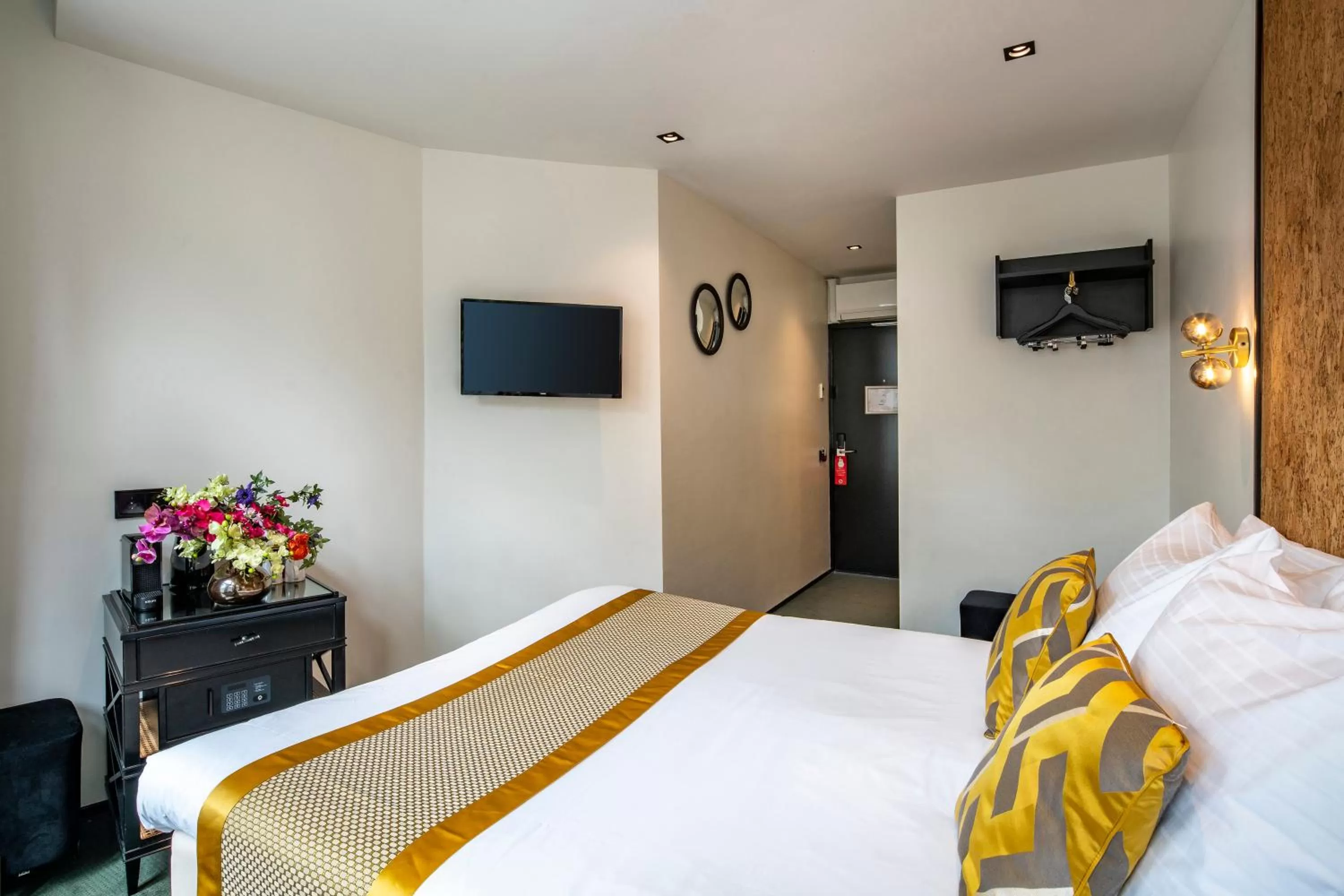 Photo of the whole room, Bed in Sotel Amsterdam Central Station