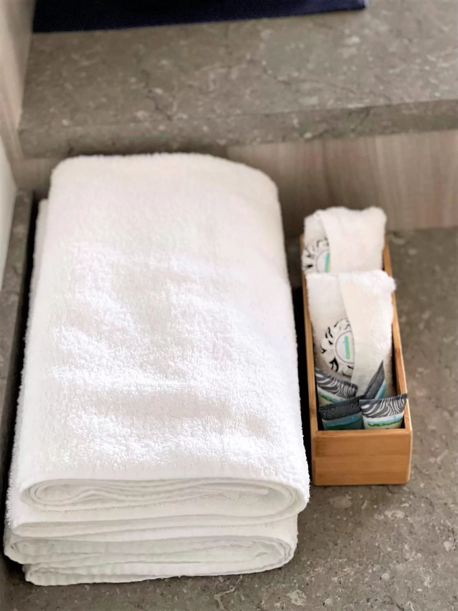 Bathroom, Bed in Childers Oasis Motel