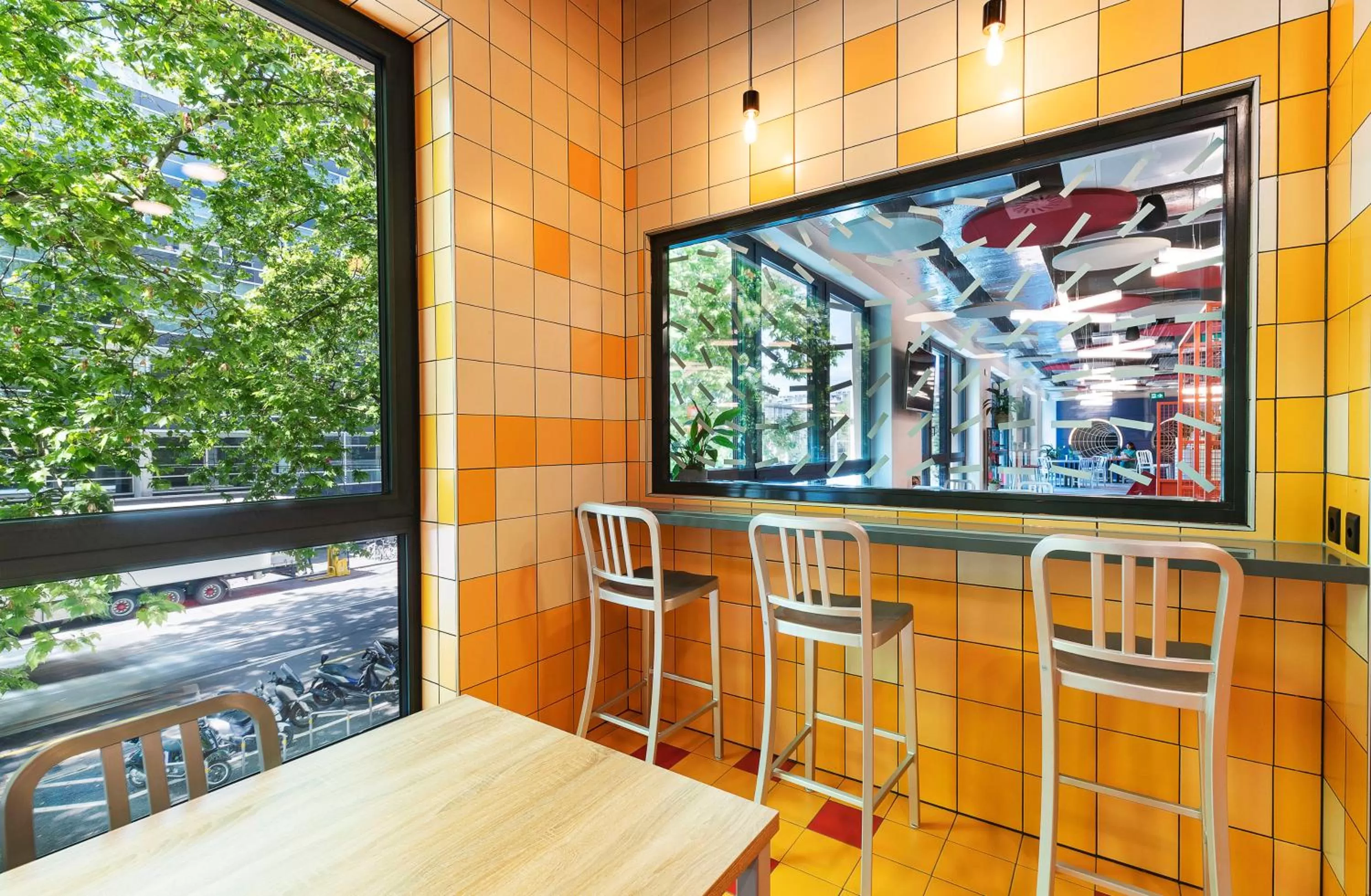 Communal kitchen in MEININGER Hotel Genève Centre Charmilles