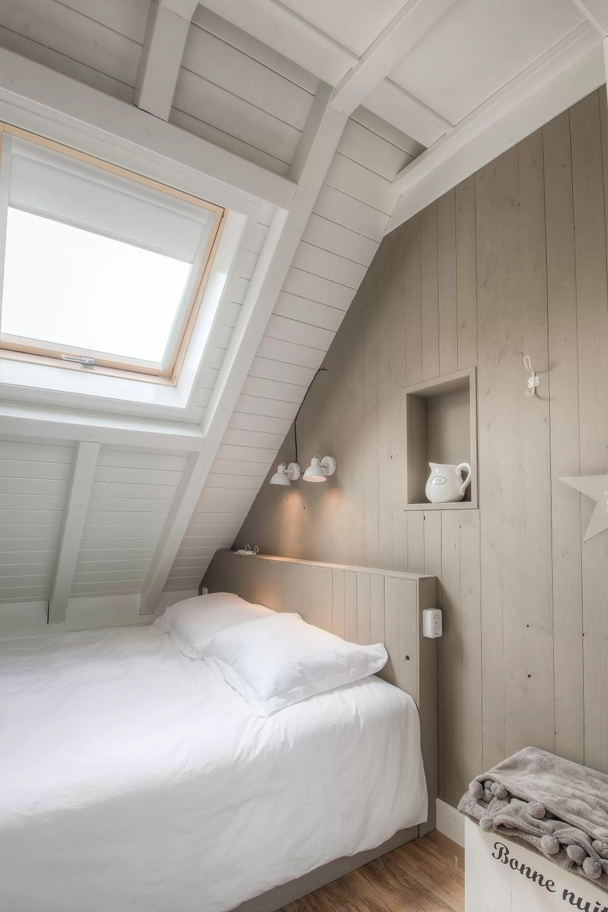 Property building, Bed in Appartement De Koesfabriek centrum Dokkum