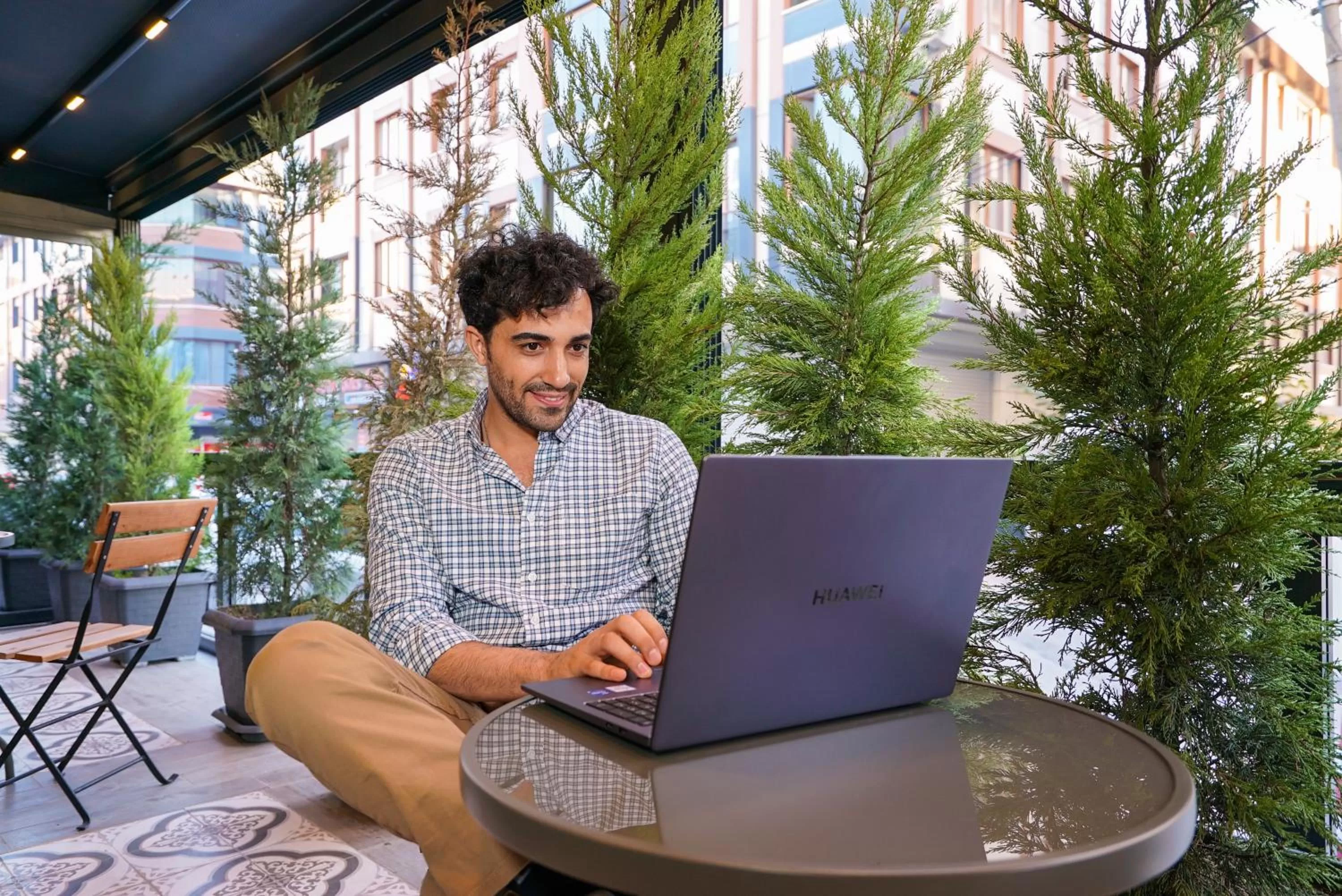 Patio in Homey AirPort Hotel