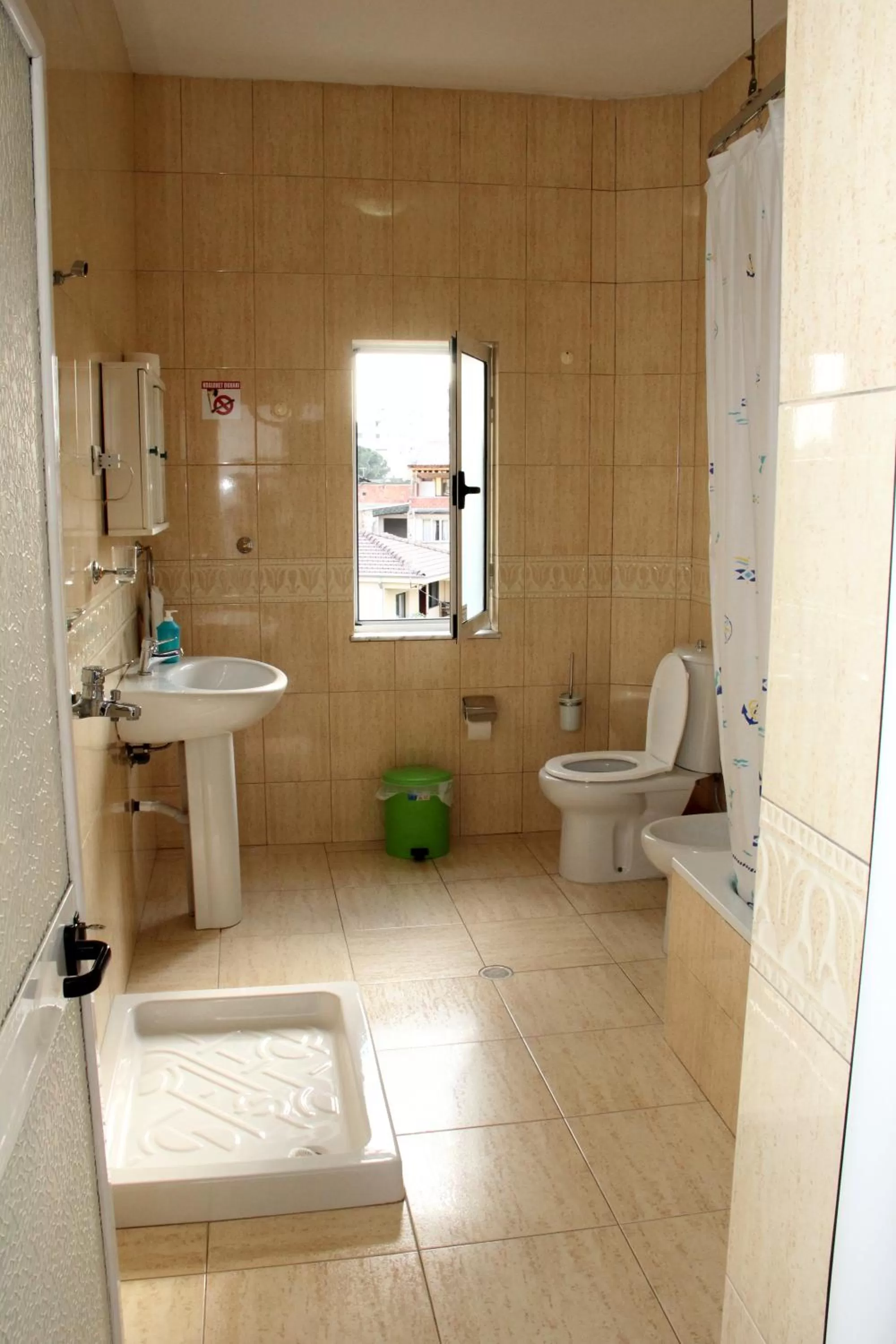 Bathroom in Hotel Italia