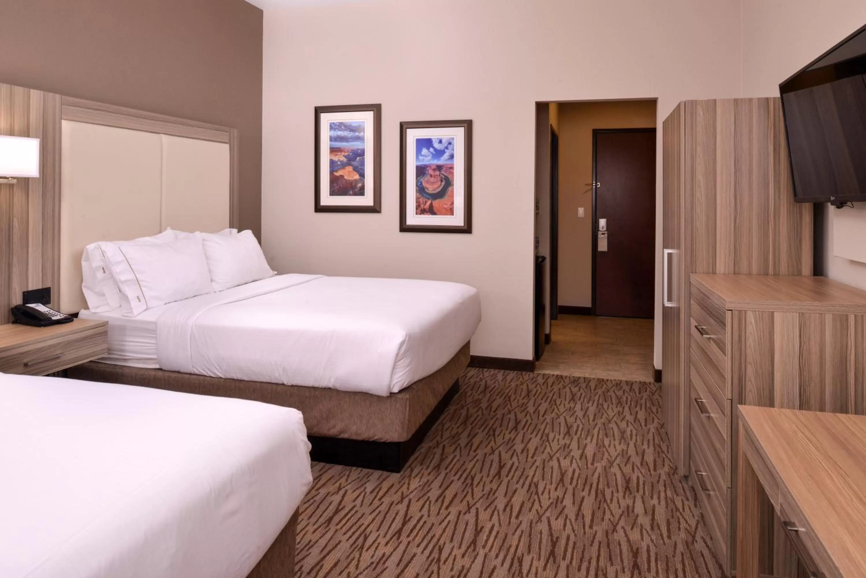 Photo of the whole room, Bed in Holiday Inn Express & Suites Williams by IHG