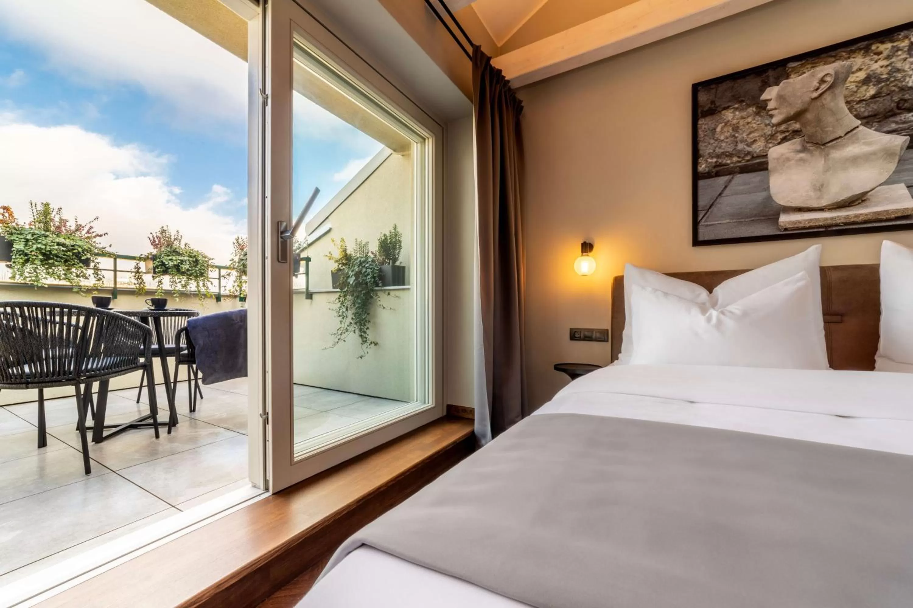 Balcony/Terrace, Bed in The Viaduct - Suites & More