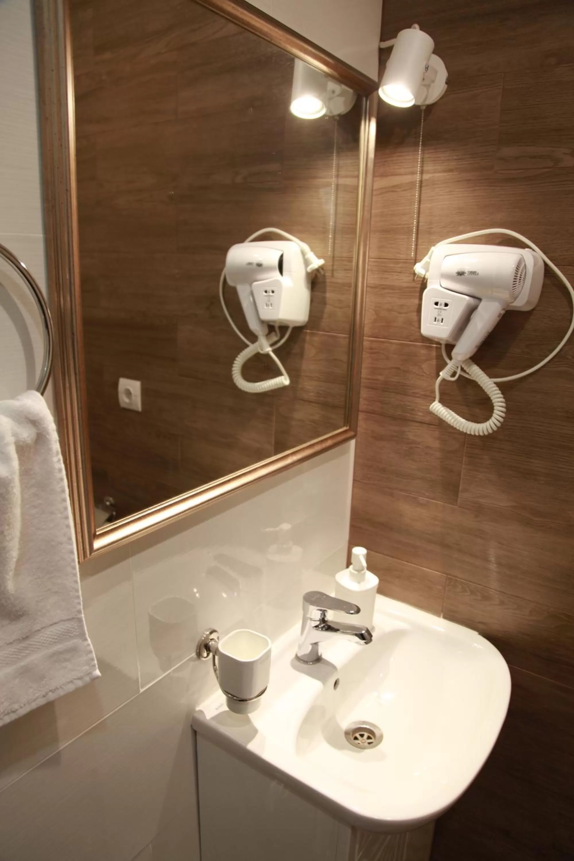 WINE & ROSE BOUTIQUE HOTEL