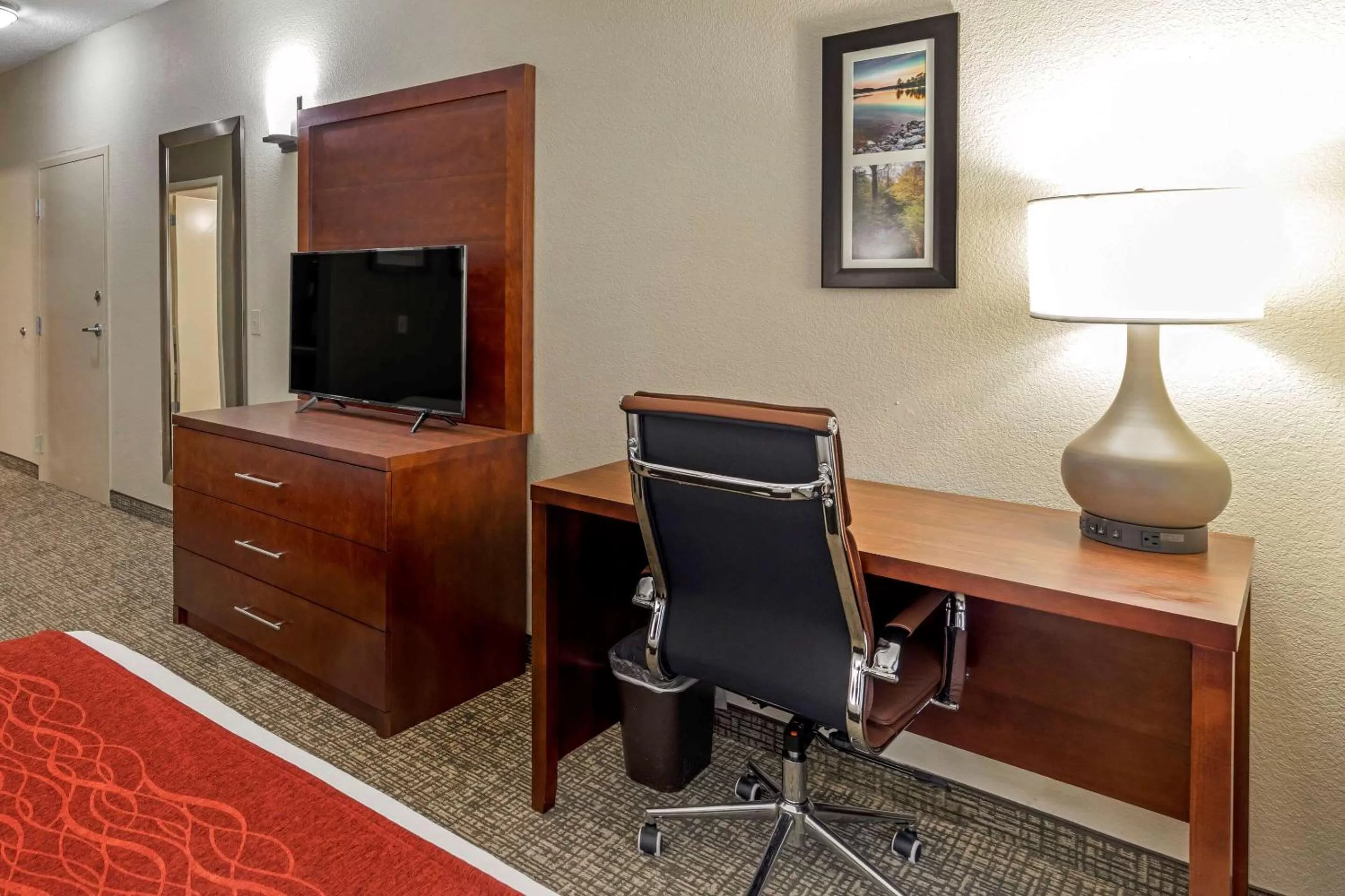 Photo of the whole room in Comfort Inn & Suites Canton Riverstone Area