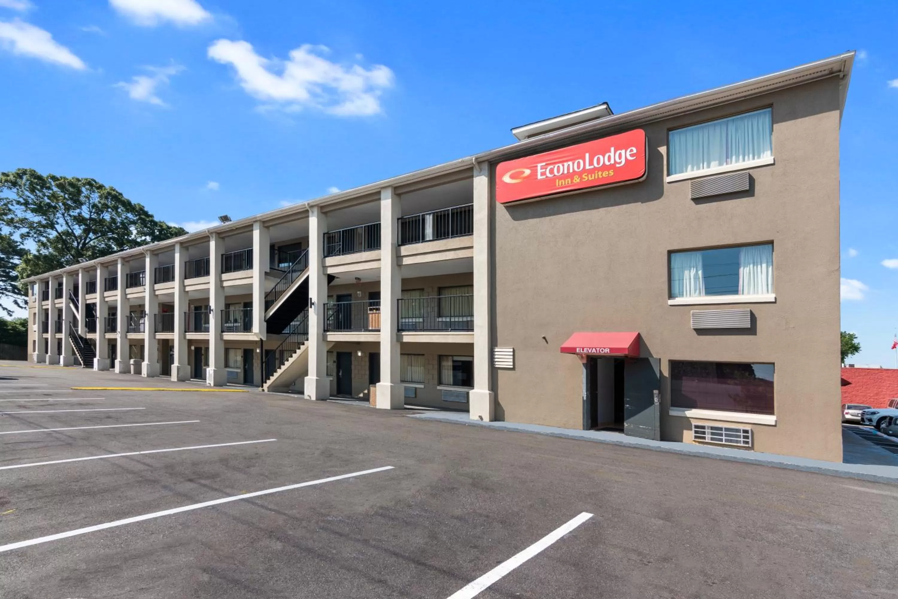 Property building in Econo Lodge Inn & Suites Virginia Beach - Norfolk