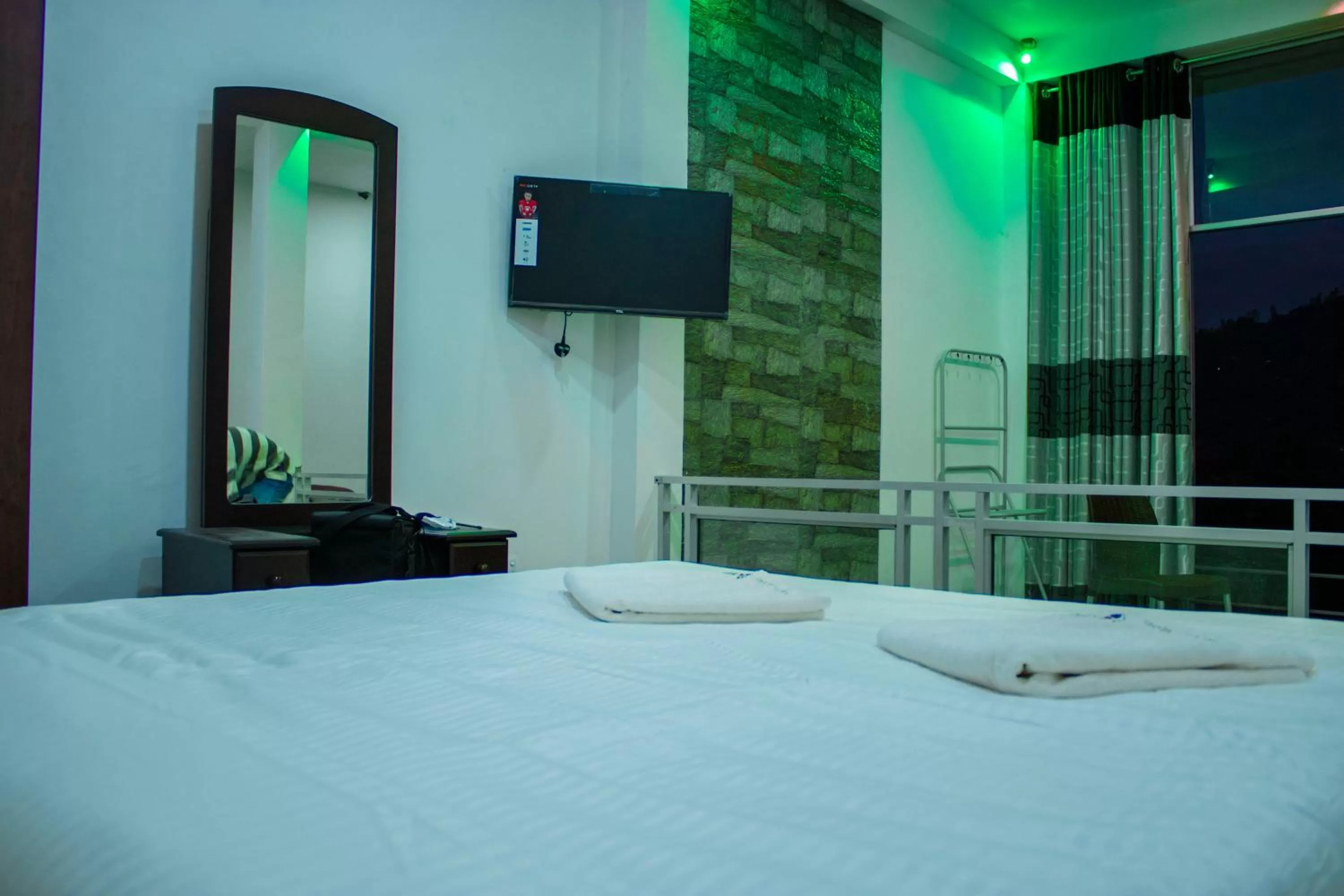 TV/Entertainment Center in Ornateview Hotel