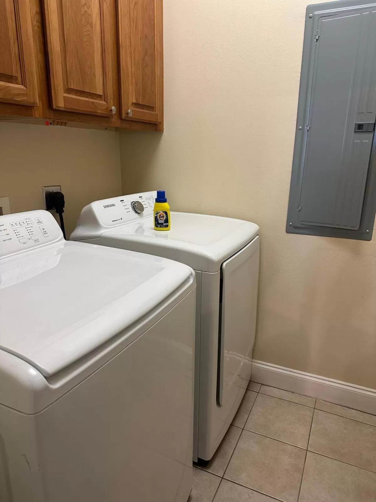 laundry in Penthouse Close to Disney area and Malls water view