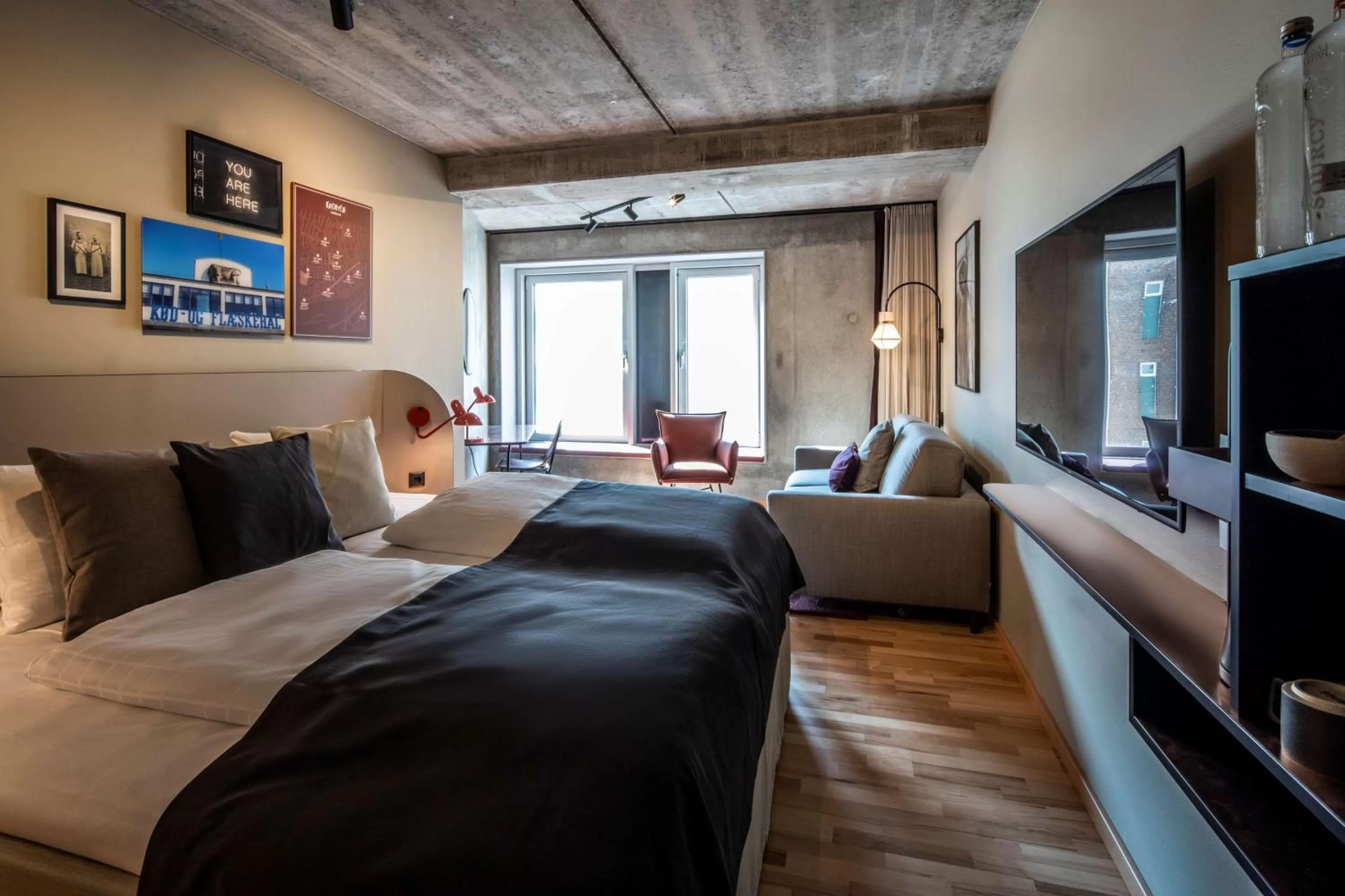 Photo of the whole room, Bed in Scandic Kødbyen