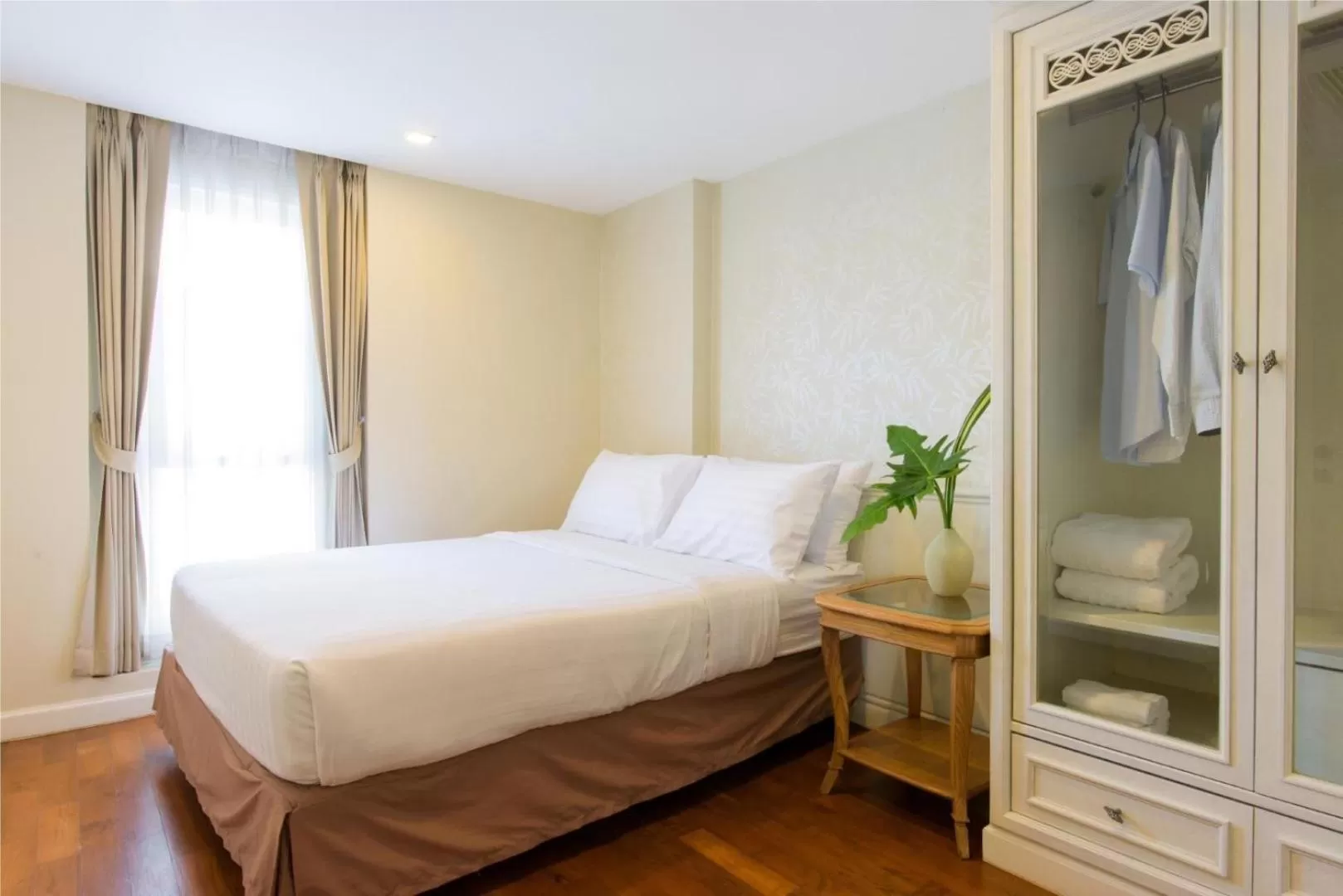 Three-Bedroom Suite in Sabai Sathorn Service Apartment