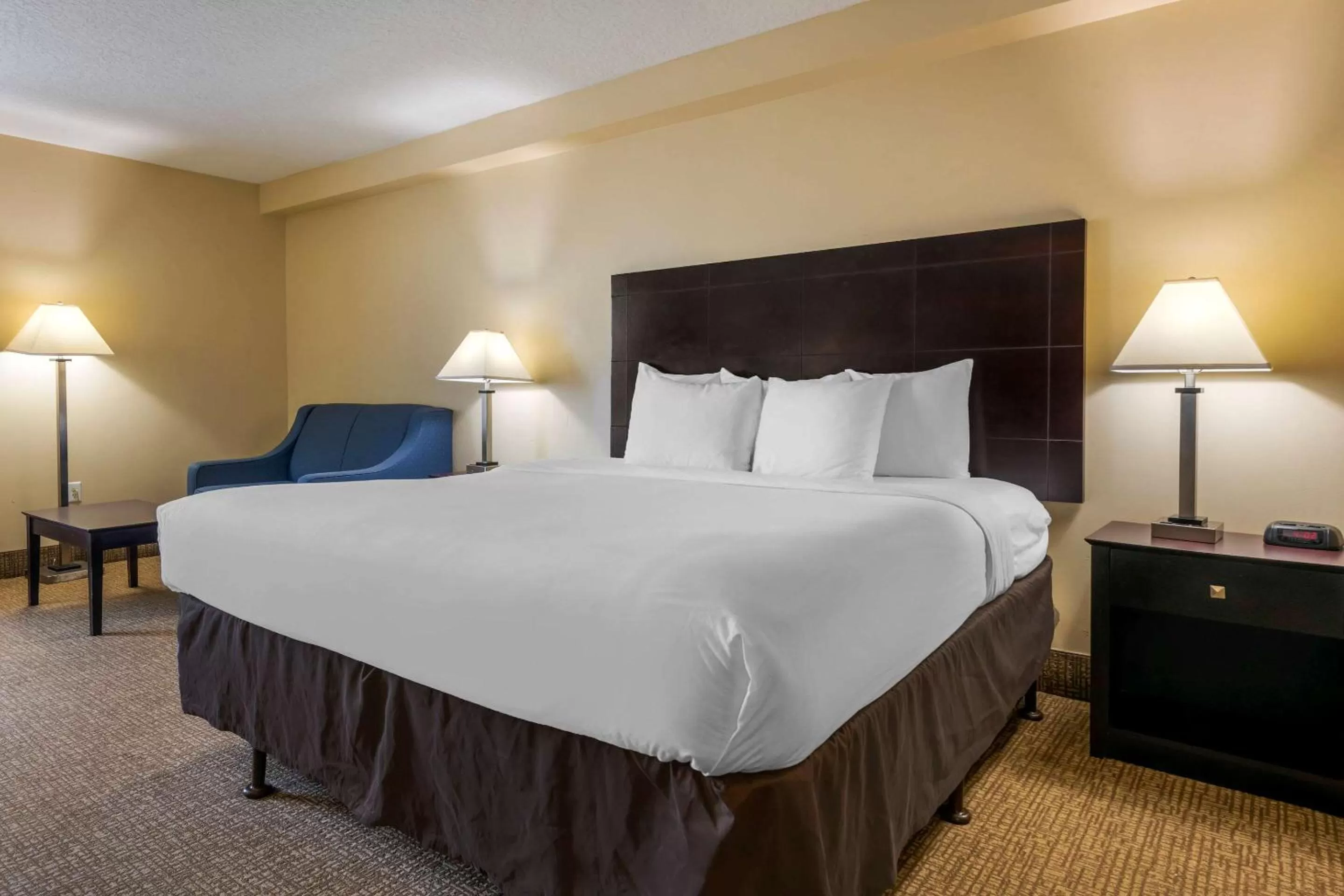 Photo of the whole room, Bed in I-Drive Hotel at Universal