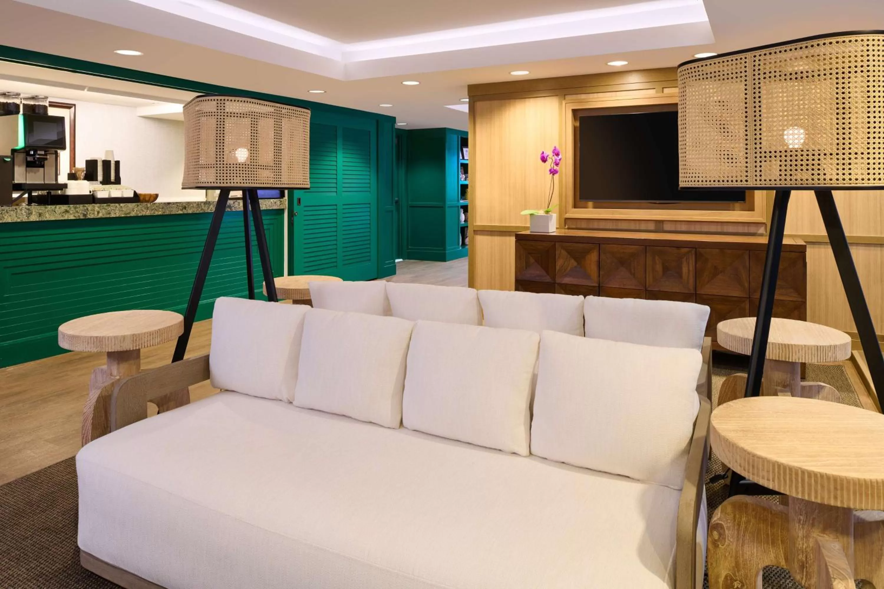 Lounge or bar in OUTRIGGER Reef Waikiki Beach Resort