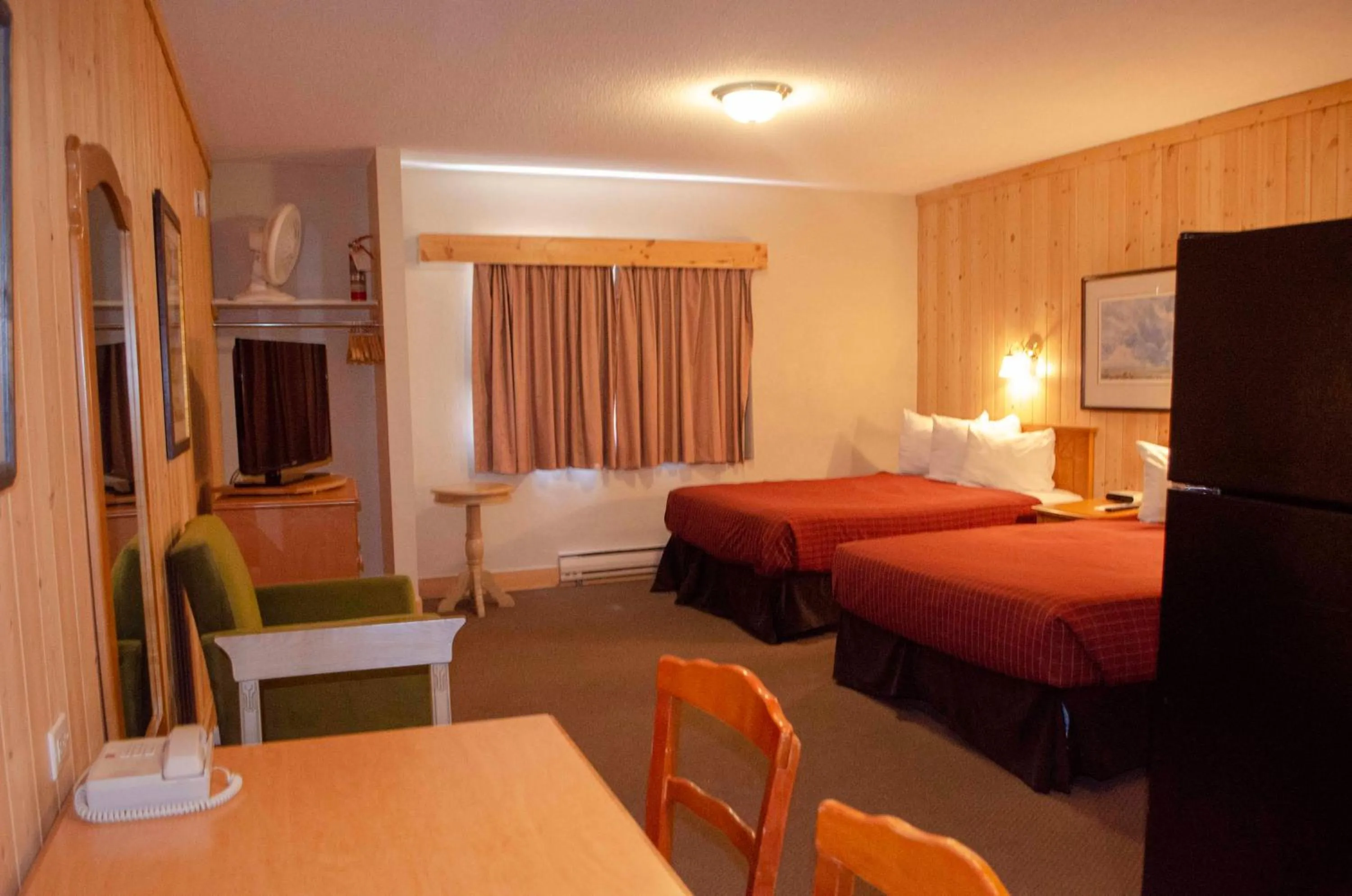 Photo of the whole room, Bed in Aspen Village