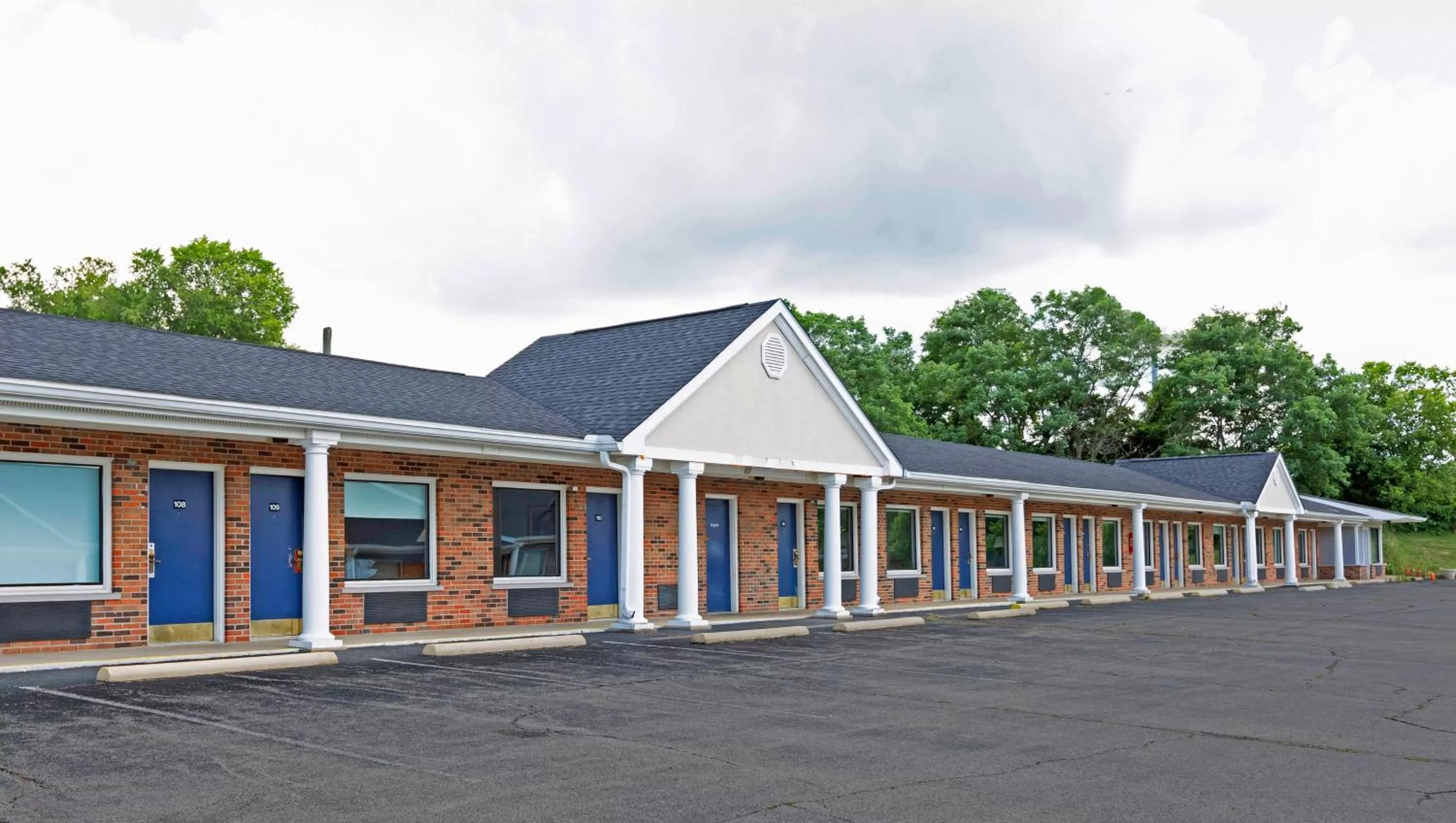 Property building in Sunrise Inn Williamstown