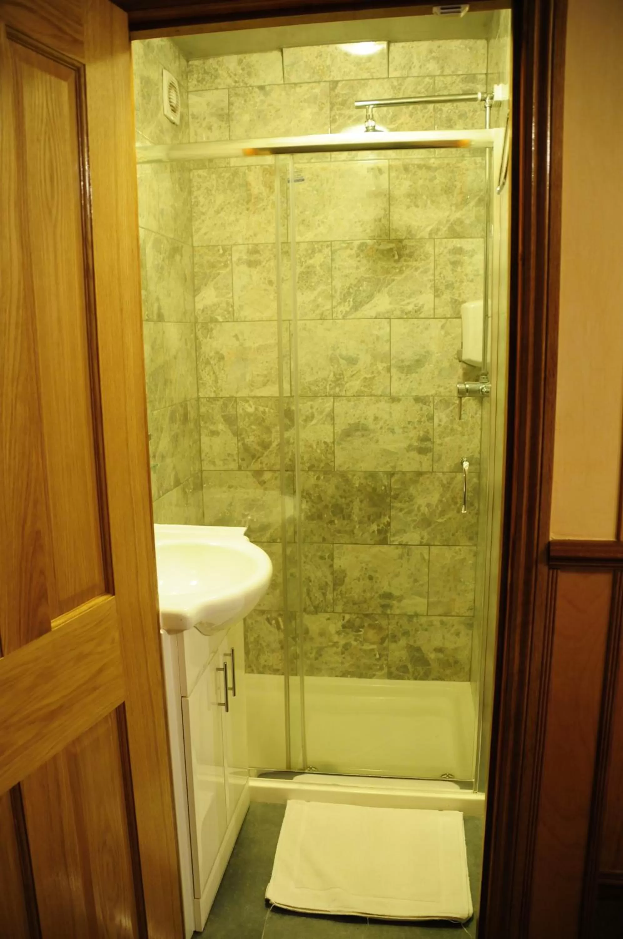 Cricklewood Lodge Hotel