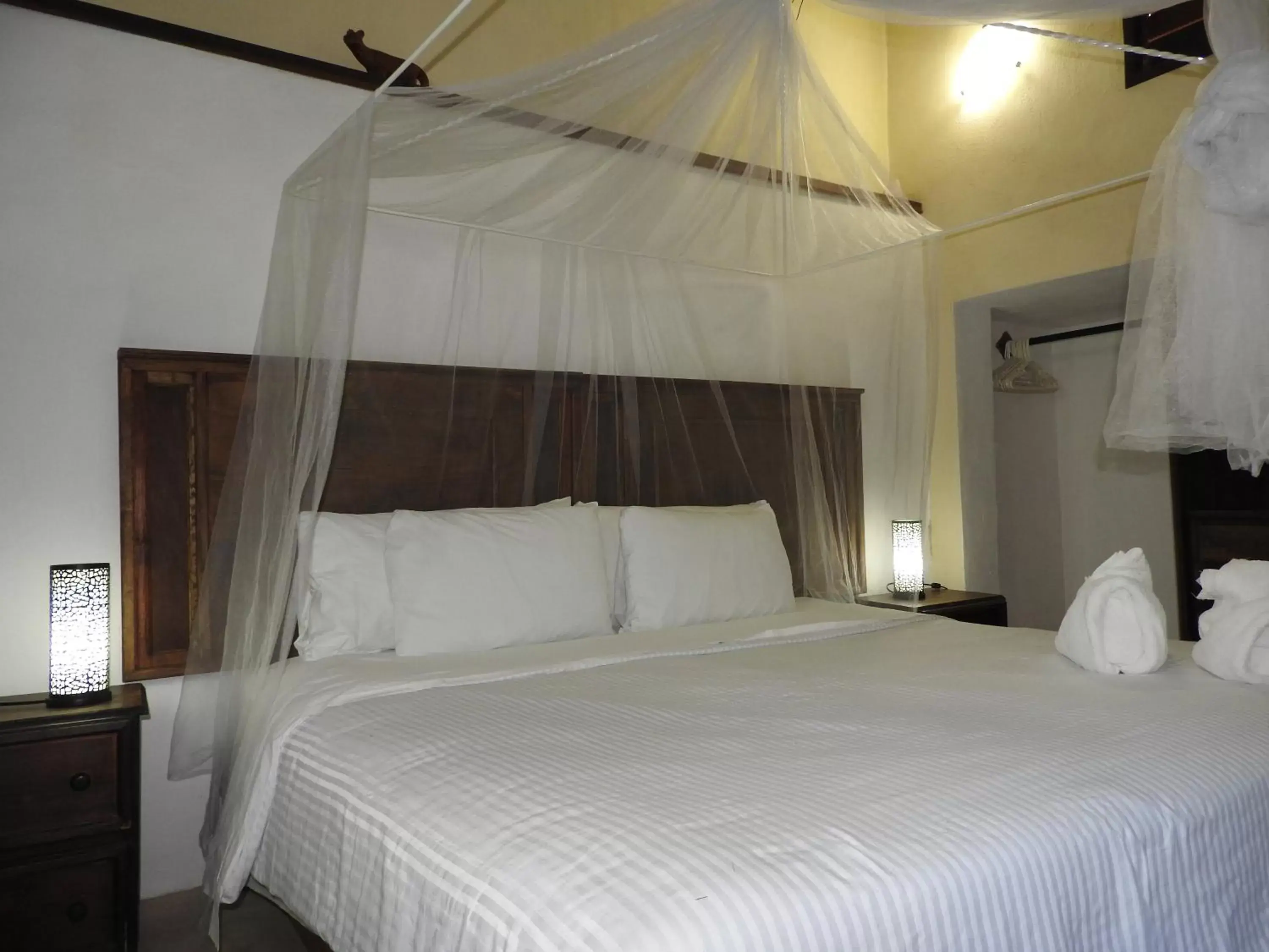 Double Room with Shower in Apart Hotel Casaejido Double Room with Shower in Apart Hotel Casaejido