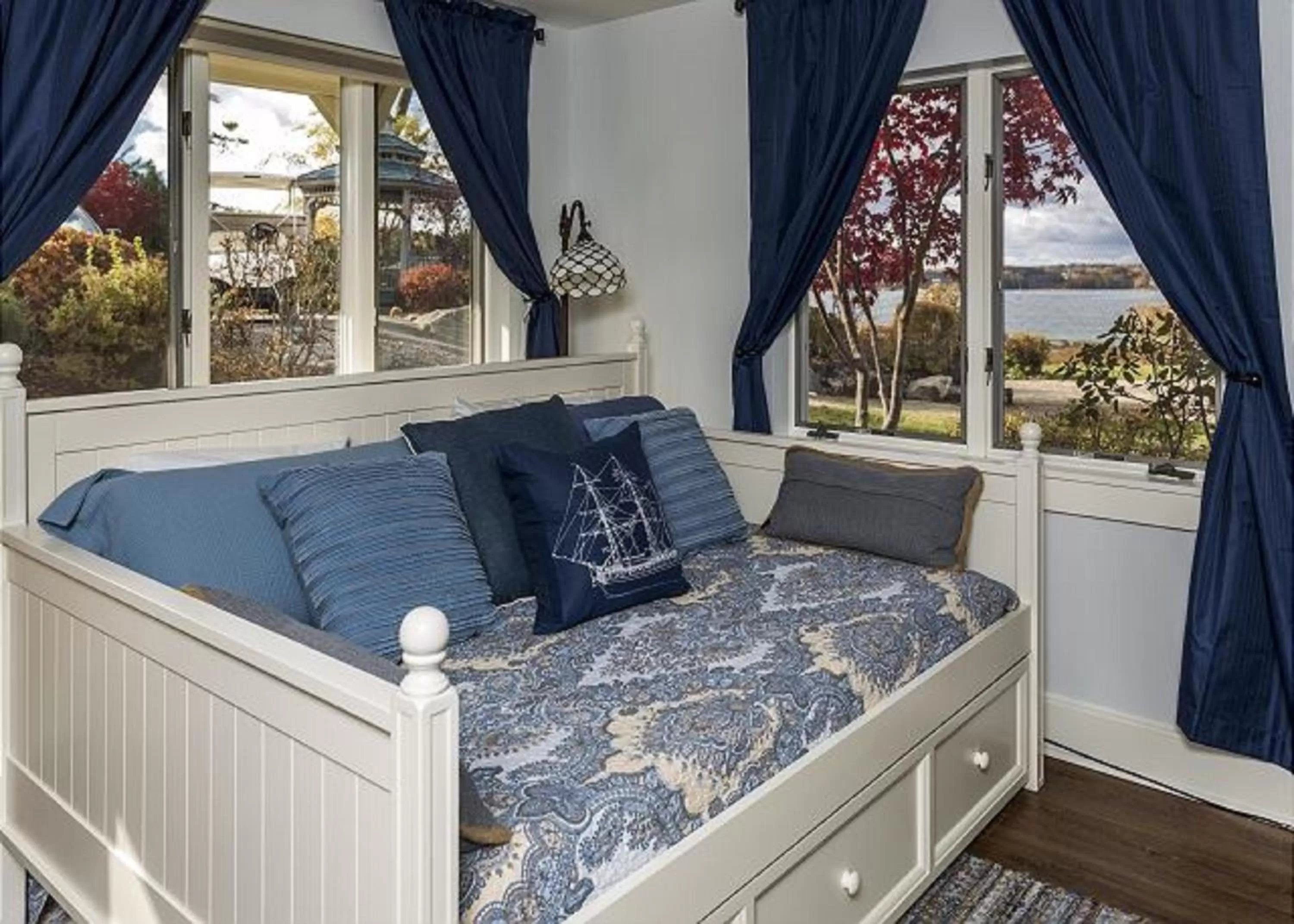 Seating Area in Sheepscot Harbour Village Resort