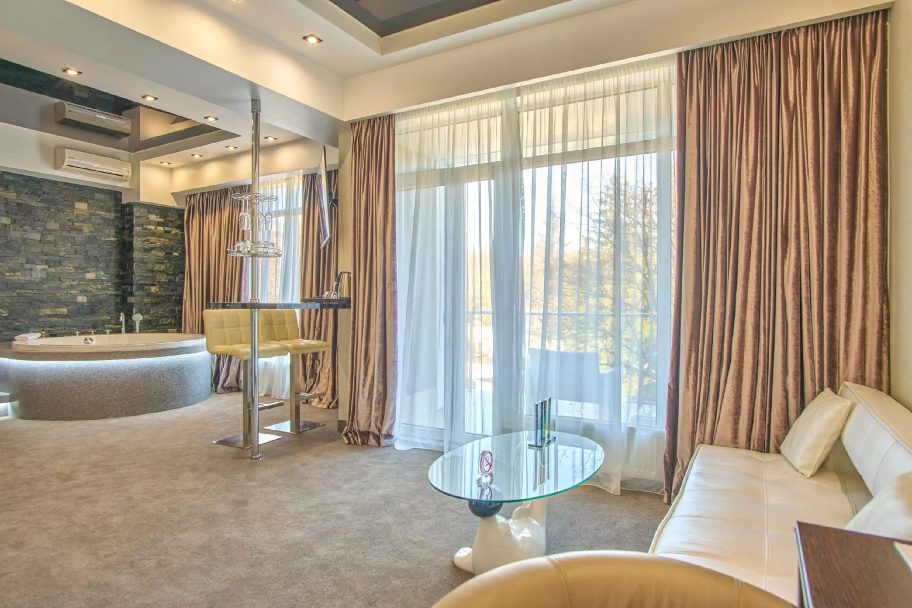 Living room, Seating Area in Hotel & Spa NEMO with dolphins