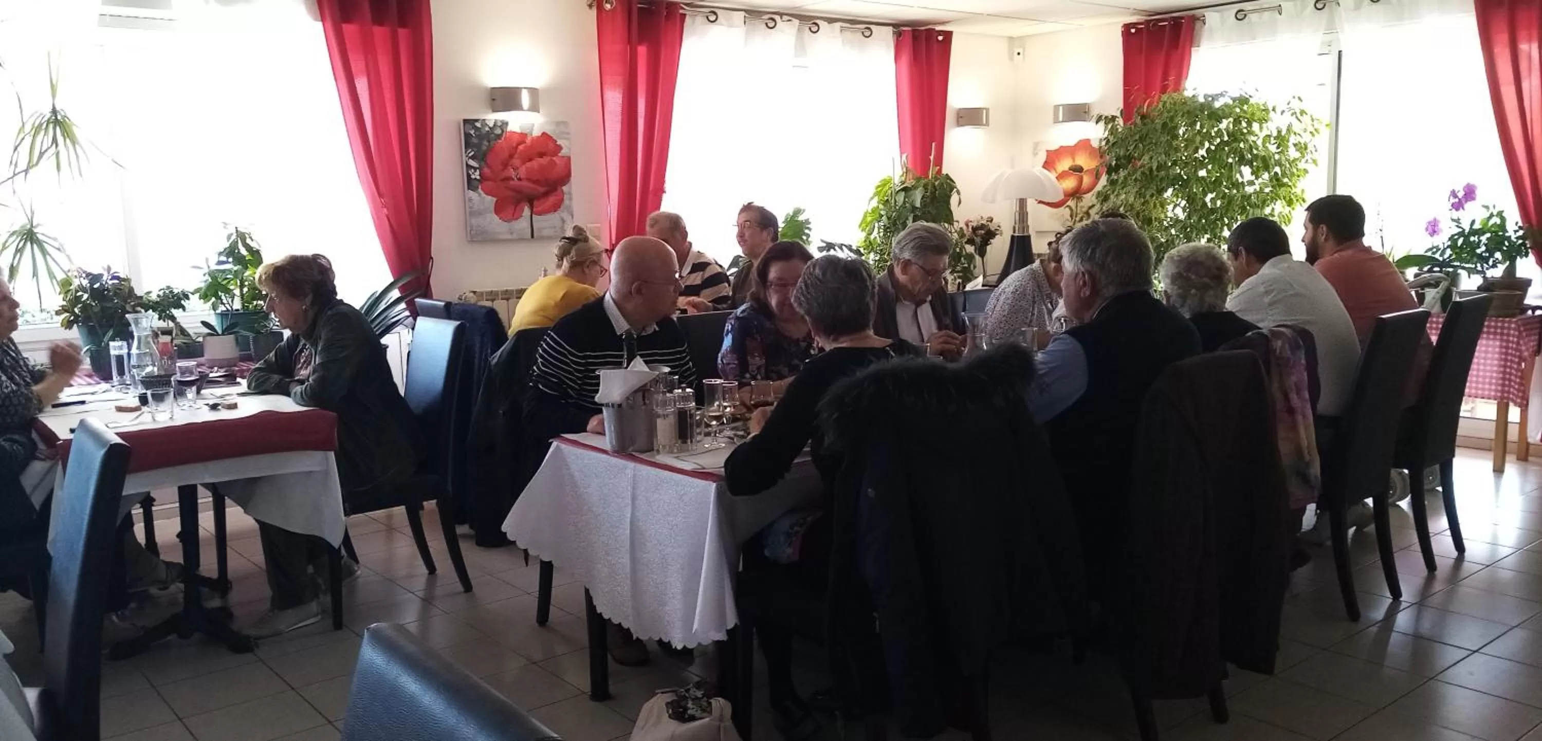 Restaurant/places to eat in Le Grand Jardin