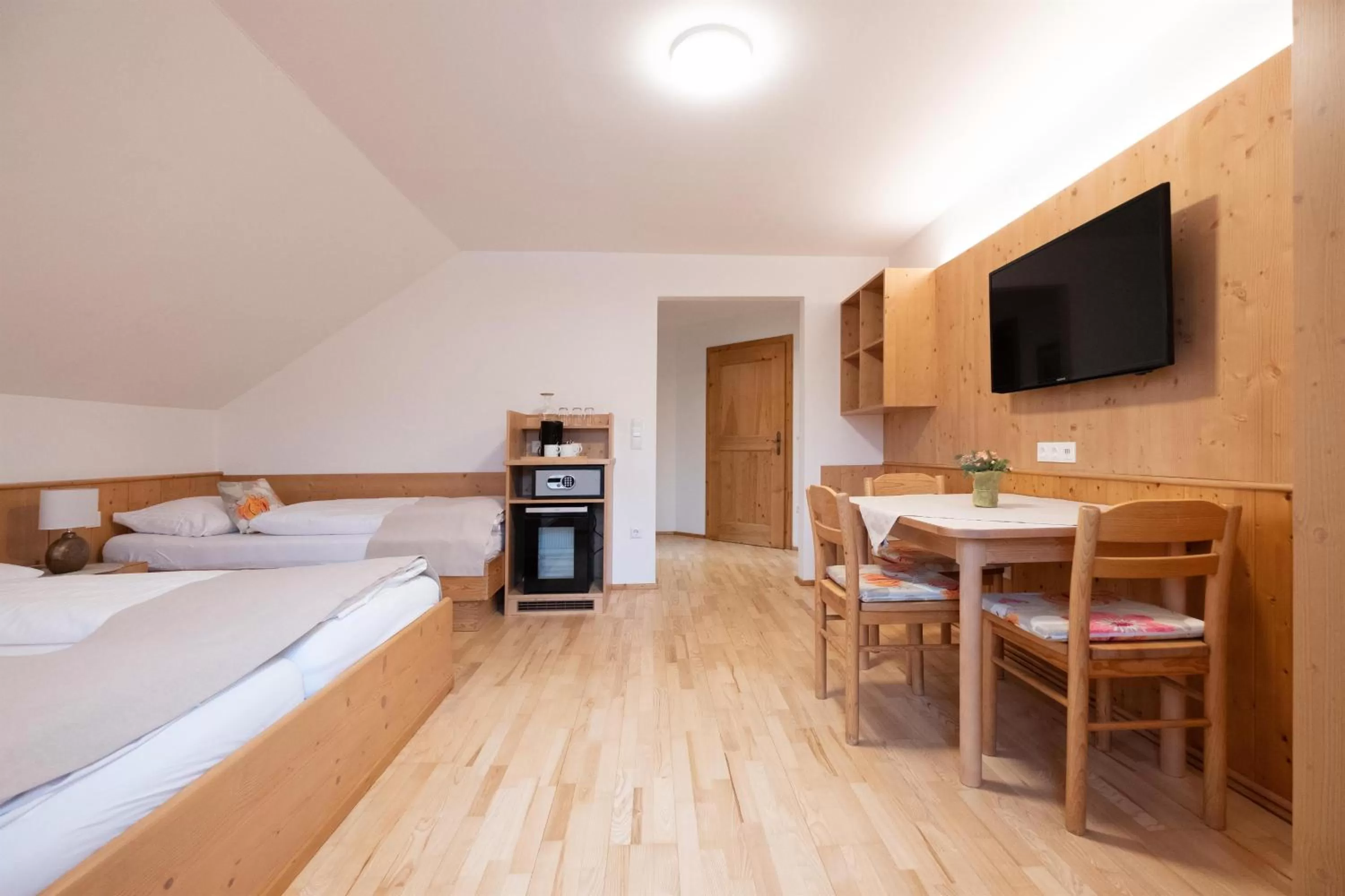 Photo of the whole room, Bed in Santner, Hotel