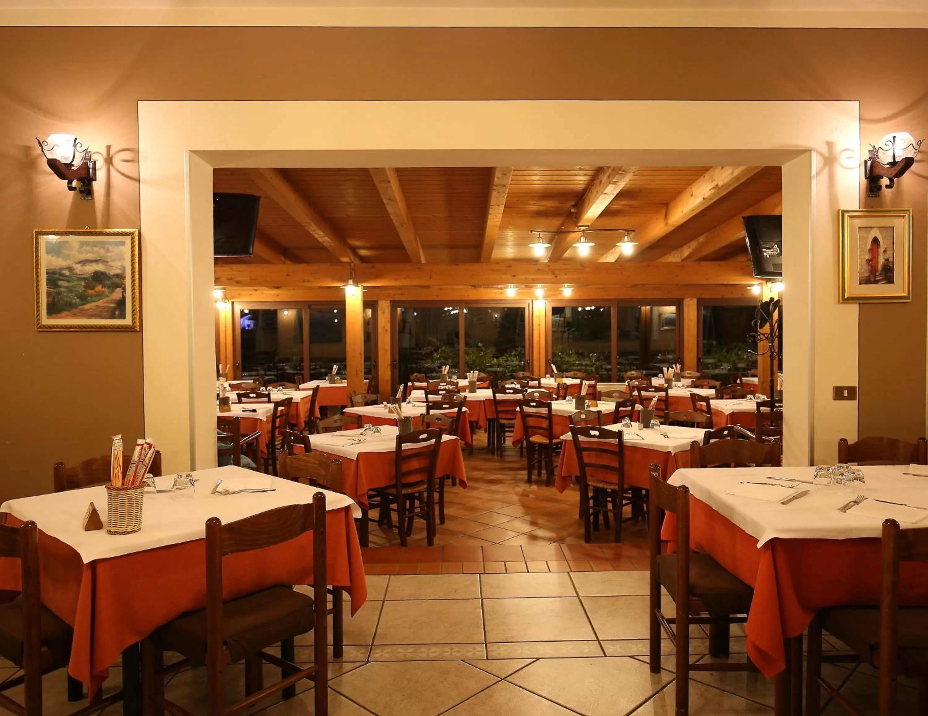 Restaurant/places to eat in Hotel La Tavola Rotonda