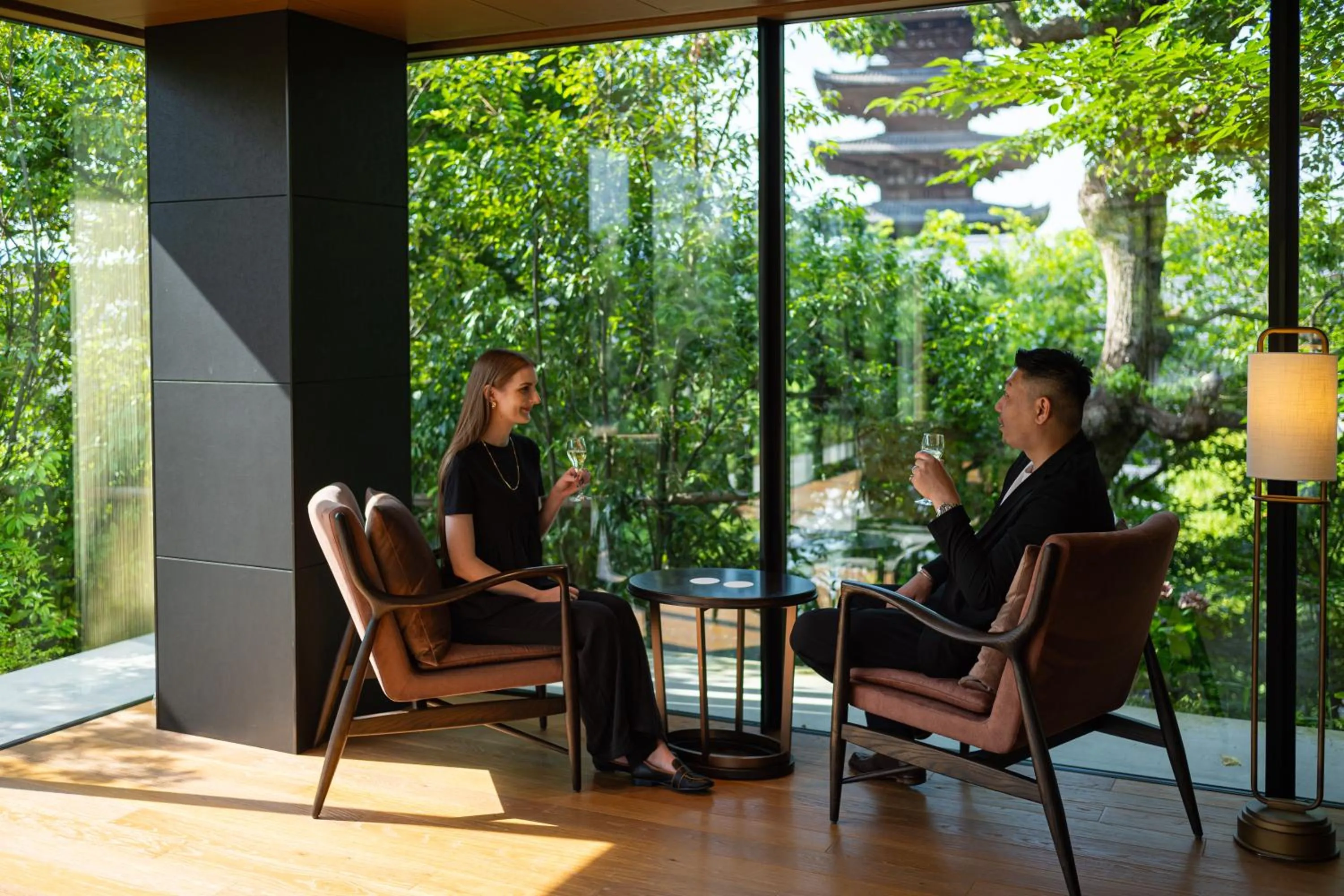 Communal lounge/ TV room in The Hotel Seiryu Kyoto Kiyomizu - a member of the Leading Hotels of the World-