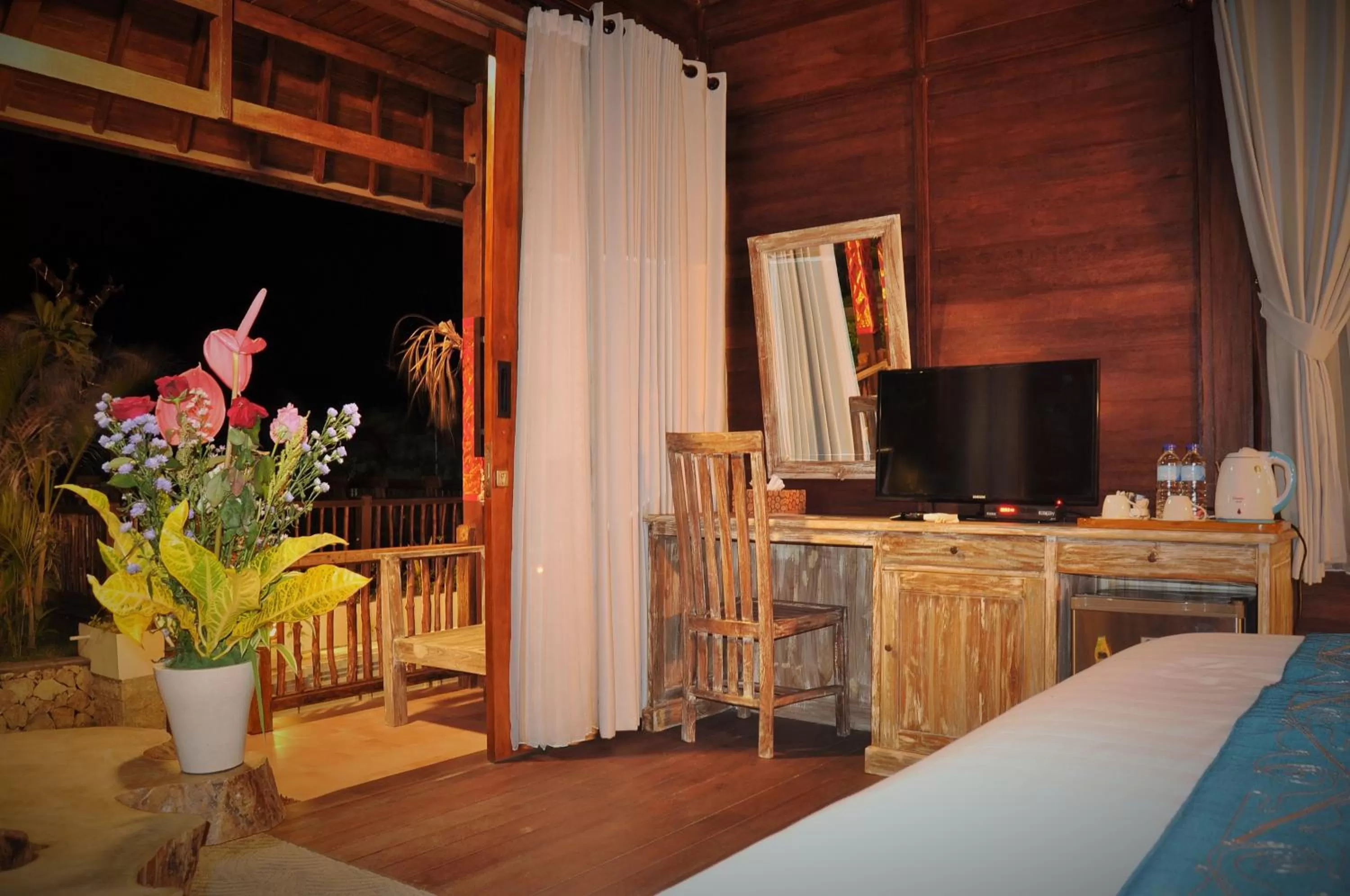 Toilet in Ocean Terrace Suite And Spa Luxury