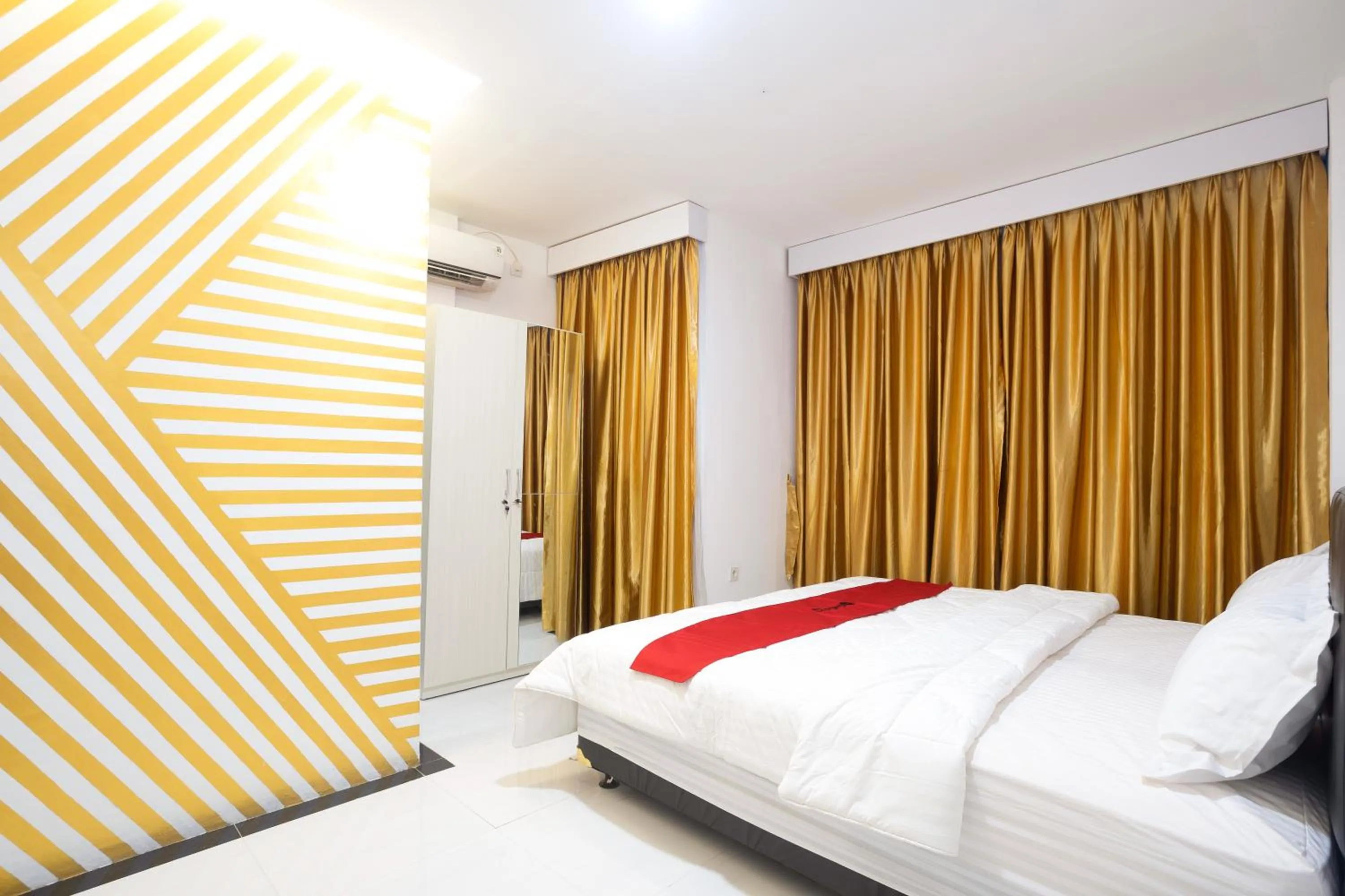 Bedroom, Bed in RedDoorz near IPB Dramaga Bogor