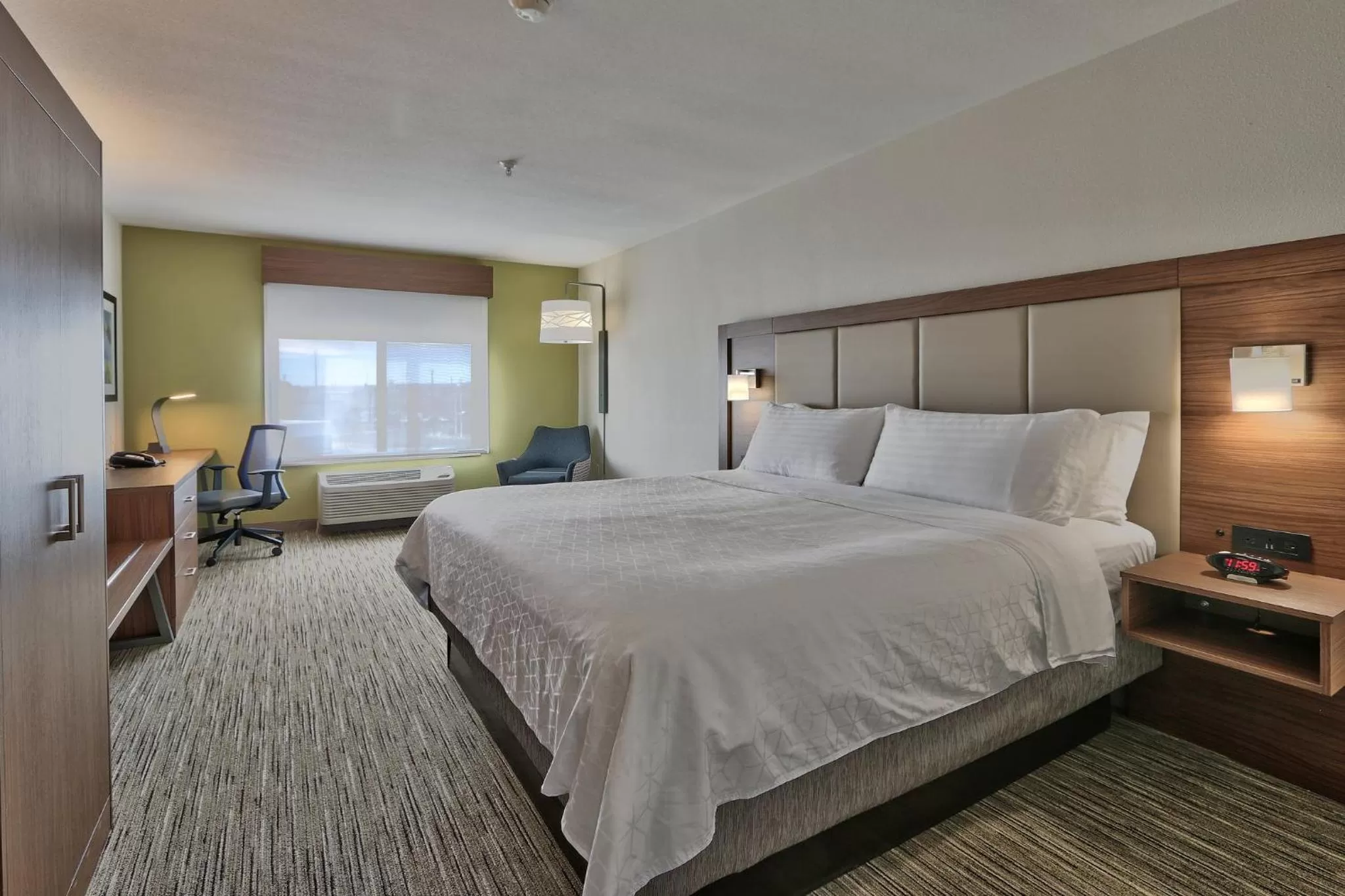 Photo of the whole room, Bed in Holiday Inn Express & Suites Albuquerque Historic Old Town by IHG