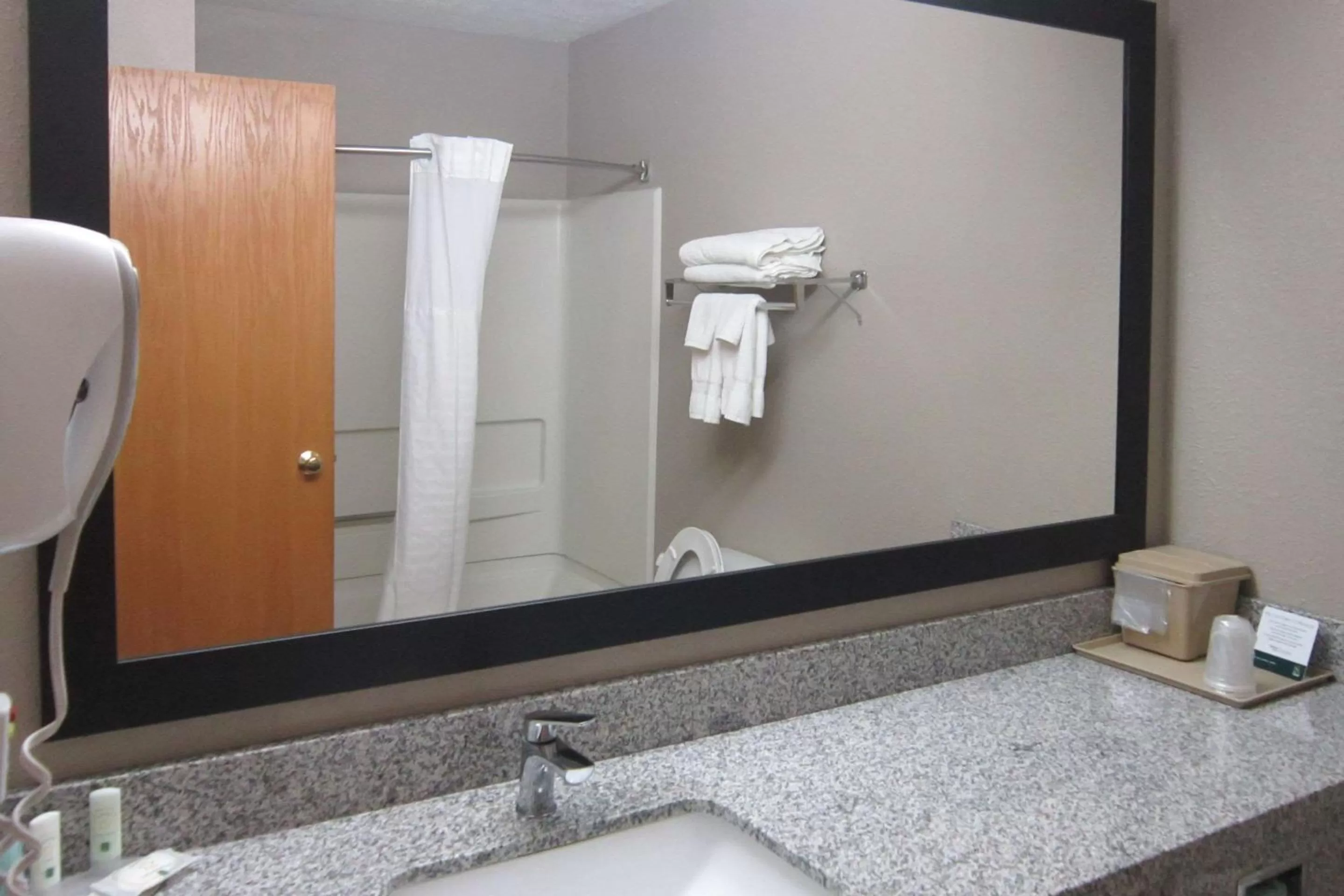 Bathroom in Quality Inn Nashville - Bloomington