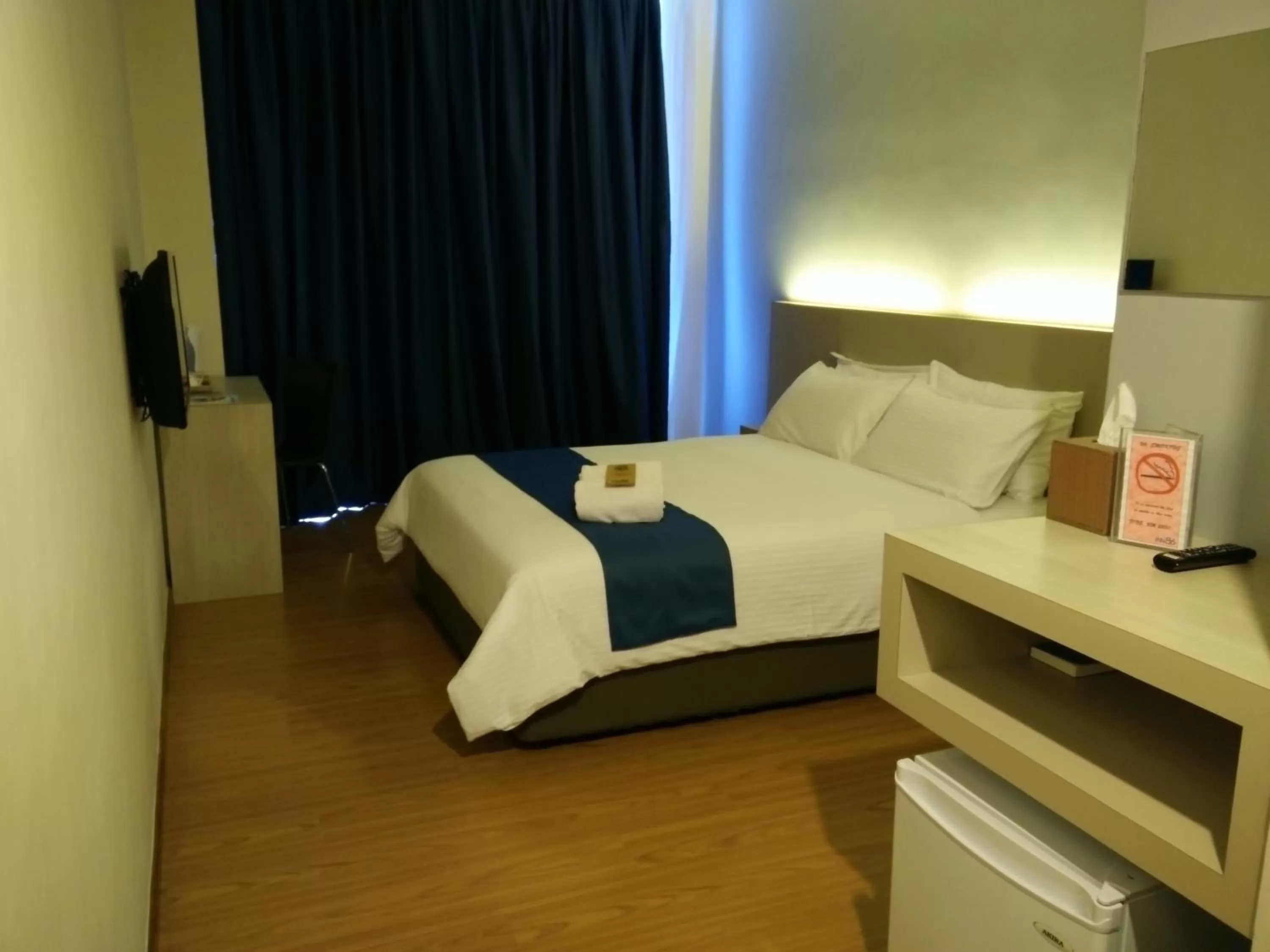 Photo of the whole room, Bed in Inn86