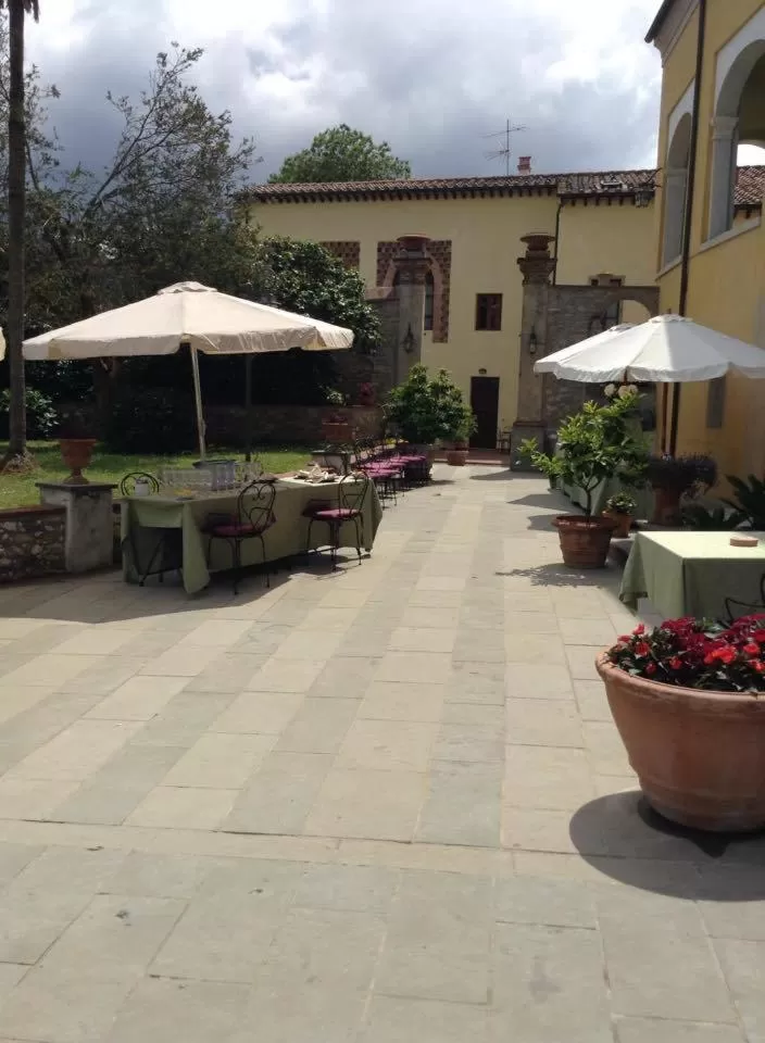 Facade/entrance in Hotel Villa Cheli