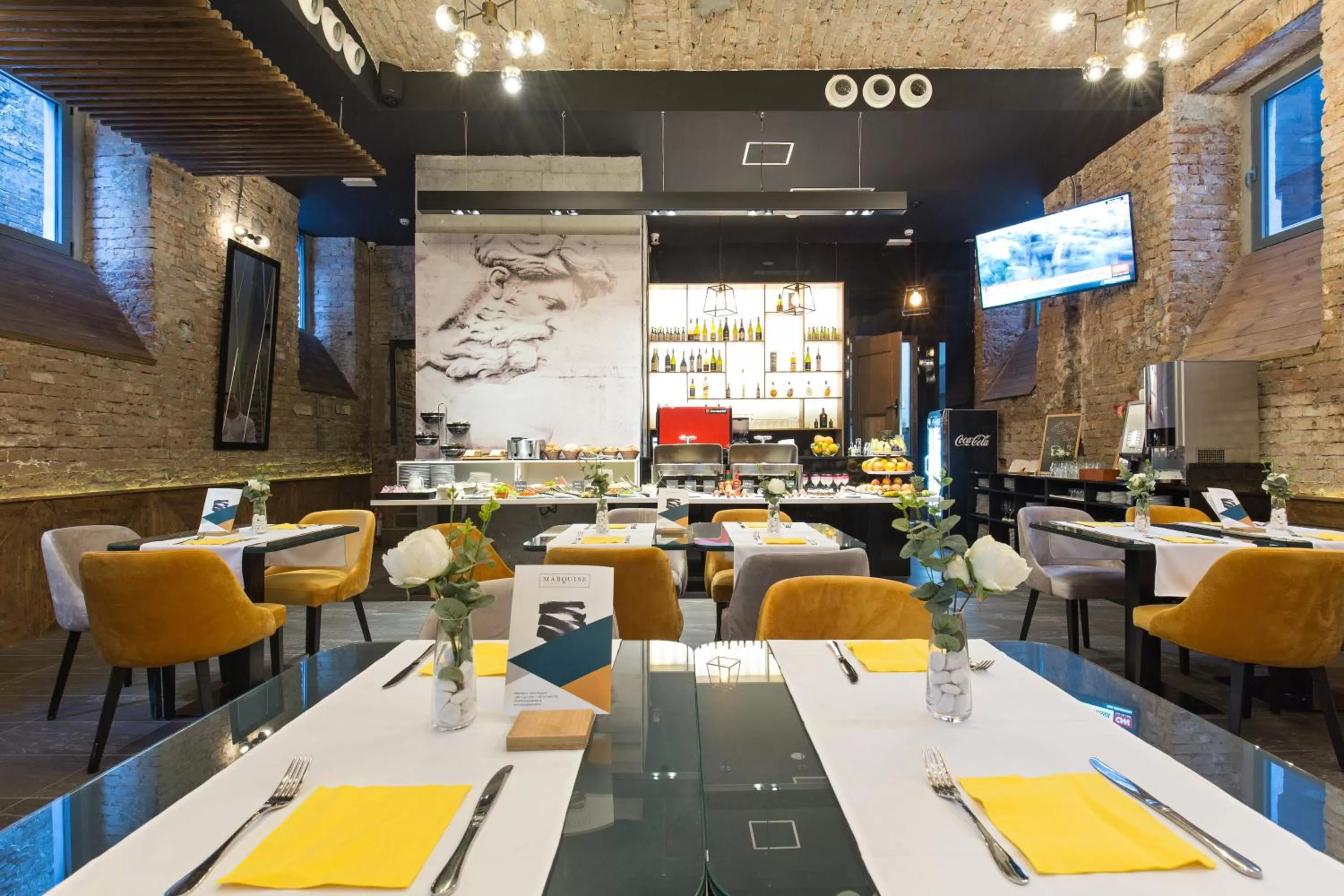 Restaurant/places to eat in Marquise Hotel Garni