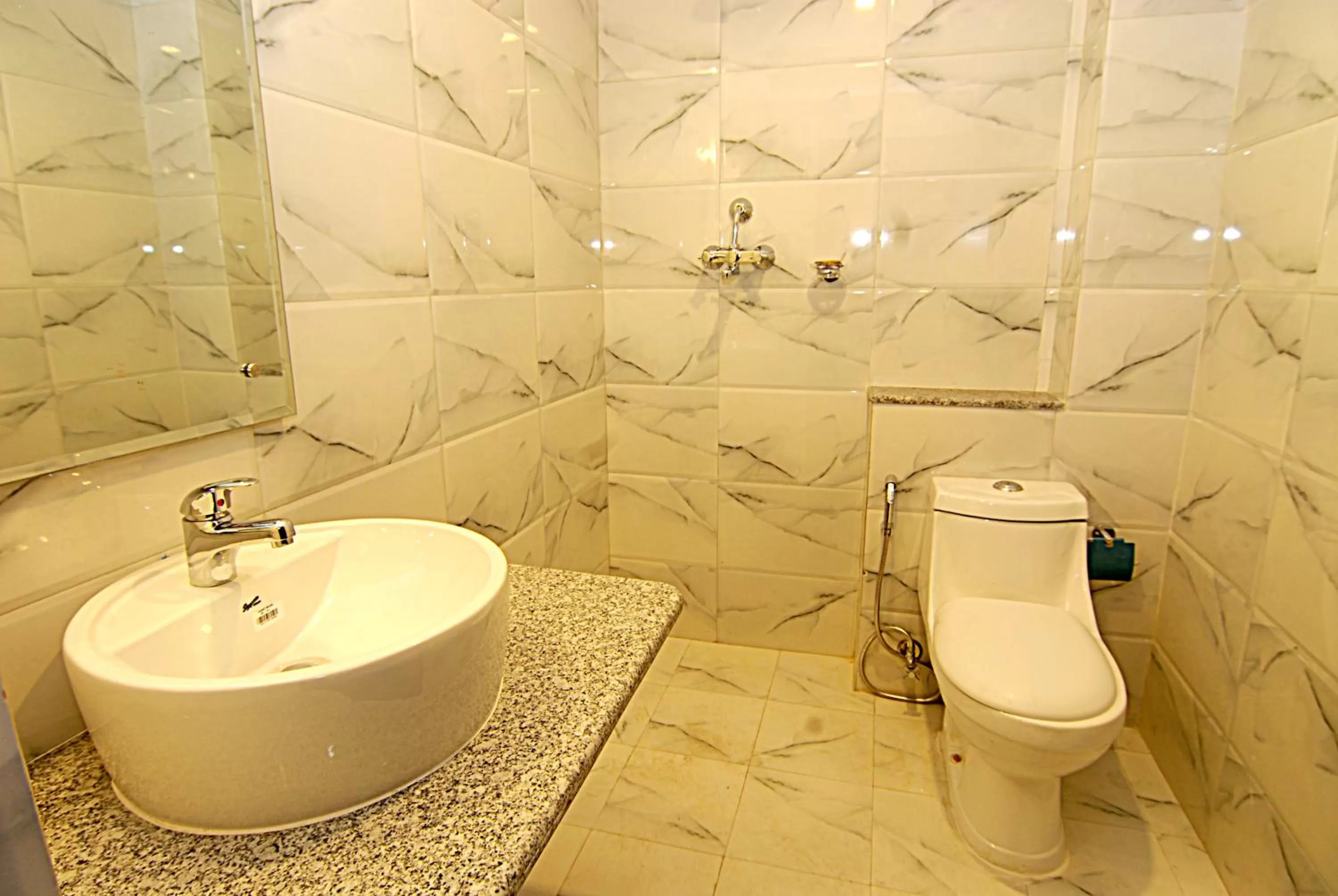 Shower in Kathmandu Grand Hotel