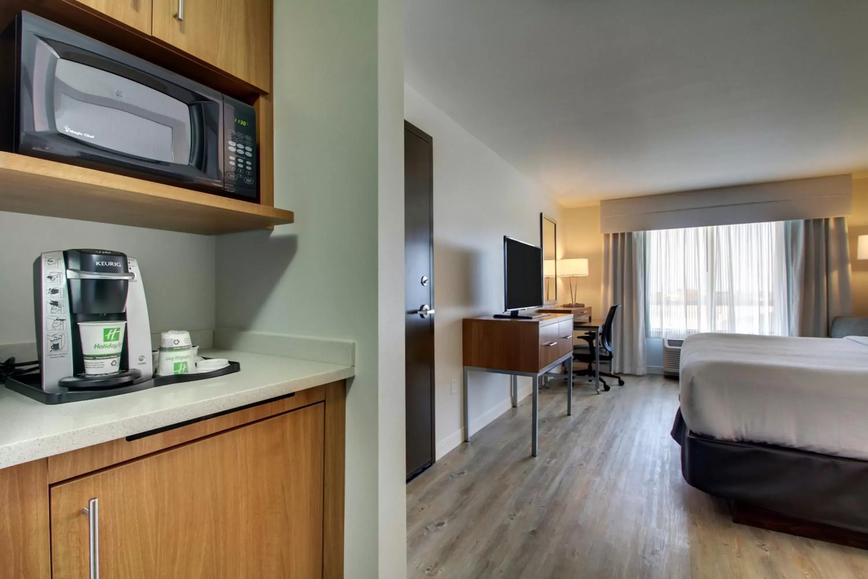Suite - Hearing Accessible in Holiday Inn & Suites Peoria at Grand Prairie by IHG Suite - Hearing Accessible in Holiday Inn & Suites Peoria at Grand Prairie by IHG