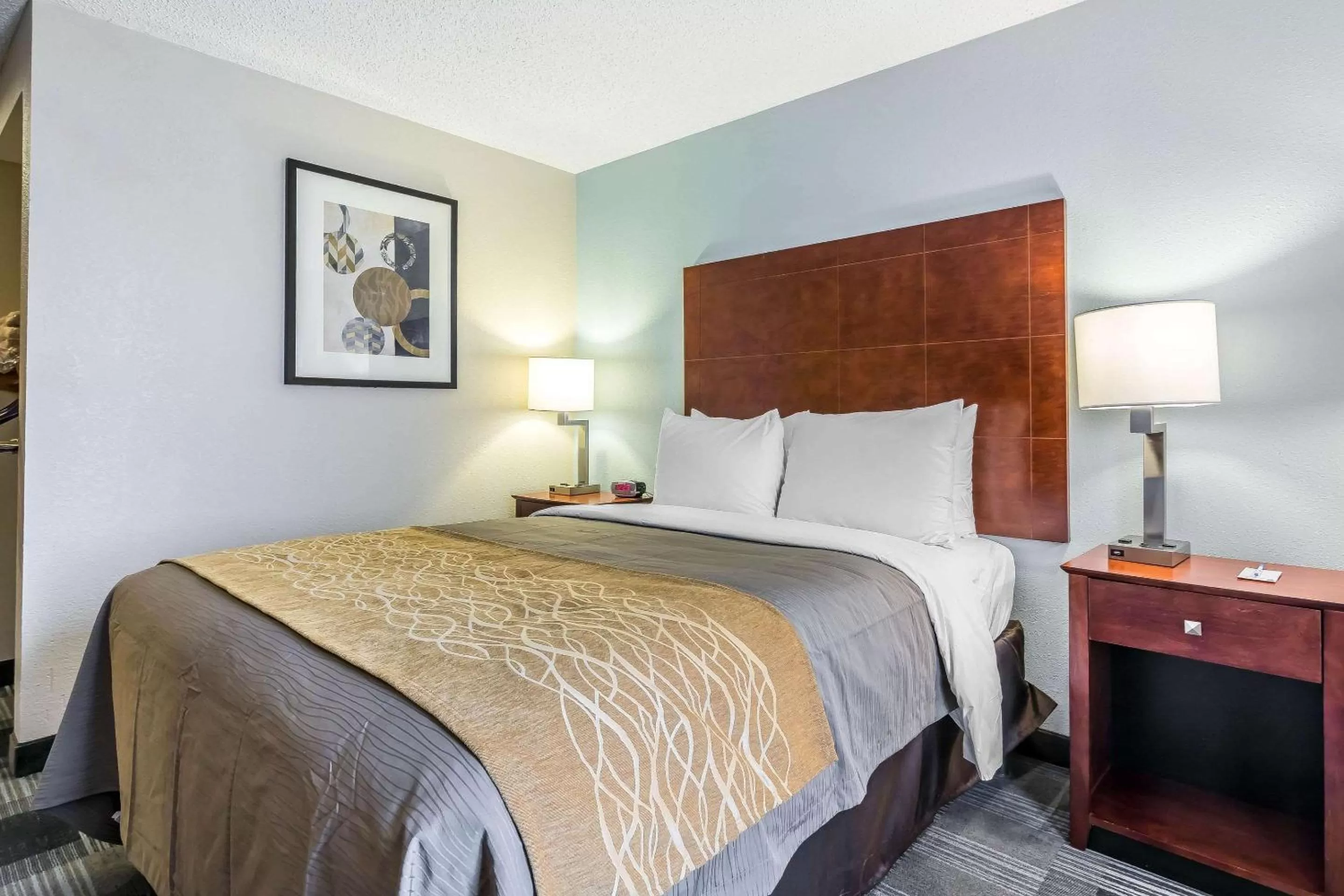 Photo of the whole room, Bed in Comfort Inn SW Omaha I-80