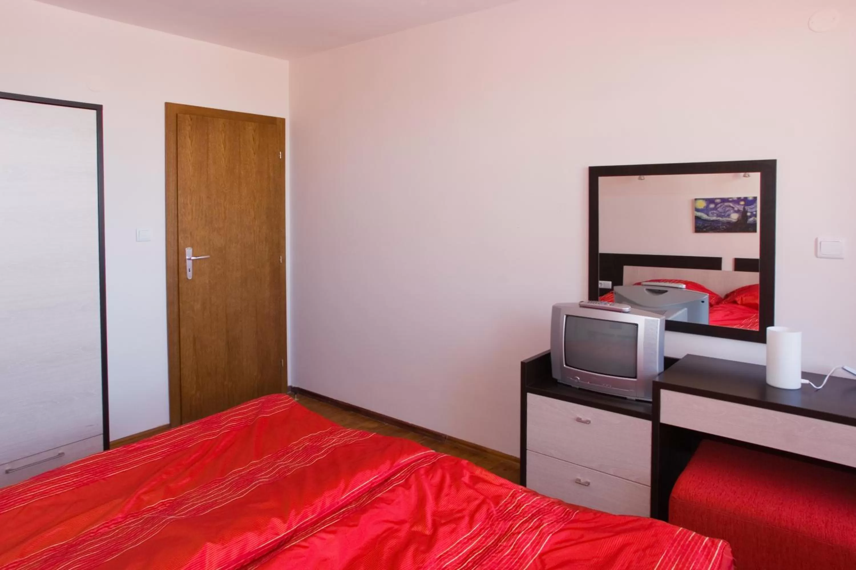 Bedroom, Bed in Mountview Lodge Apartments