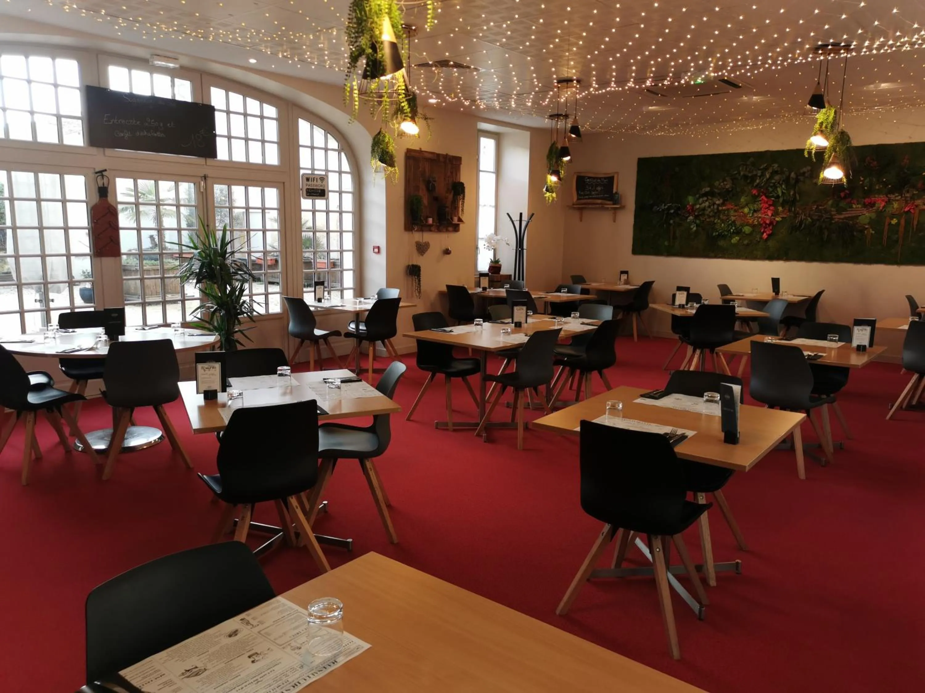 Restaurant/places to eat in Hôtel Restaurant Le Lion d'Or