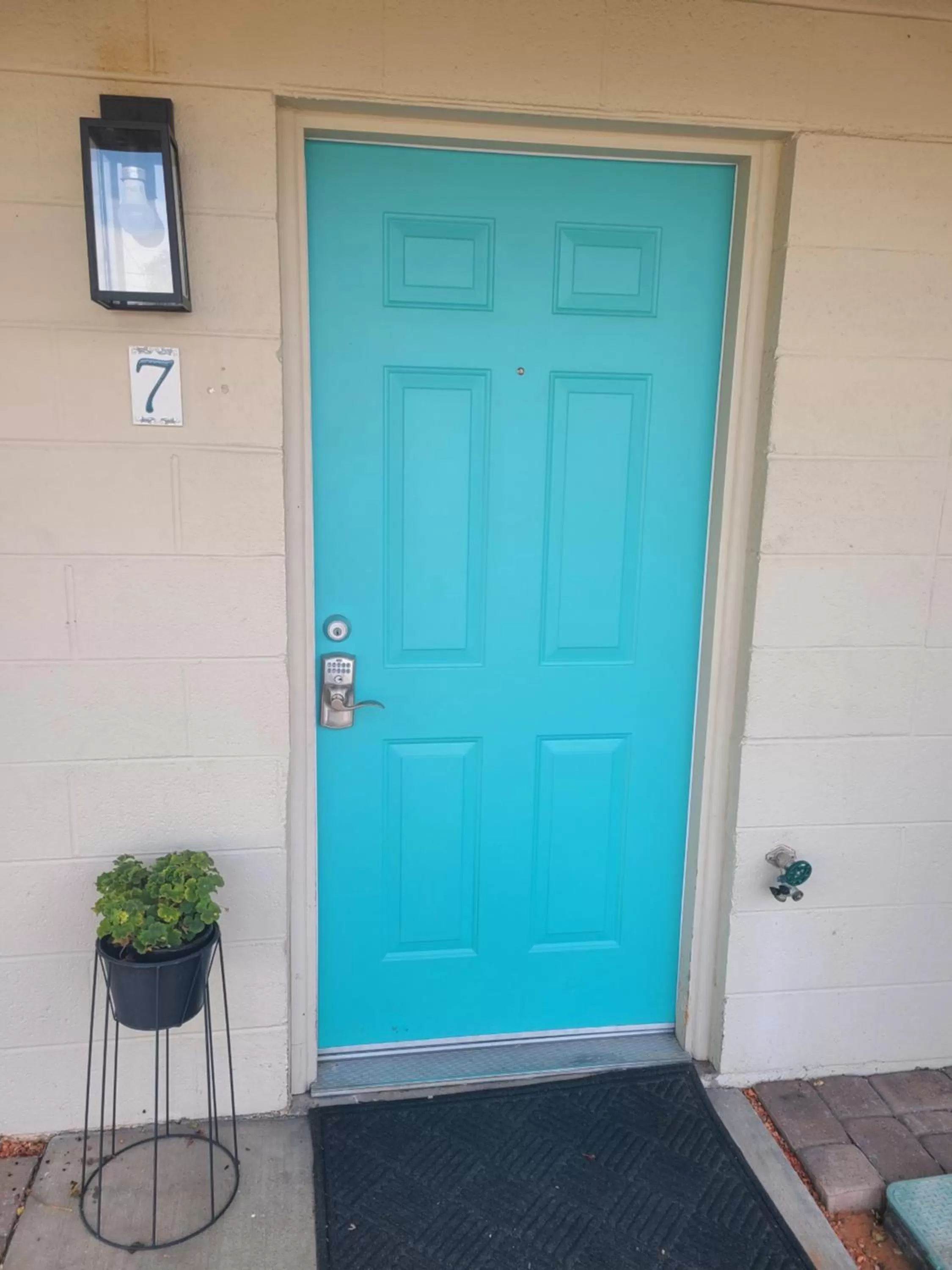 Facade/entrance in Red Rock Motel and Dam Motel