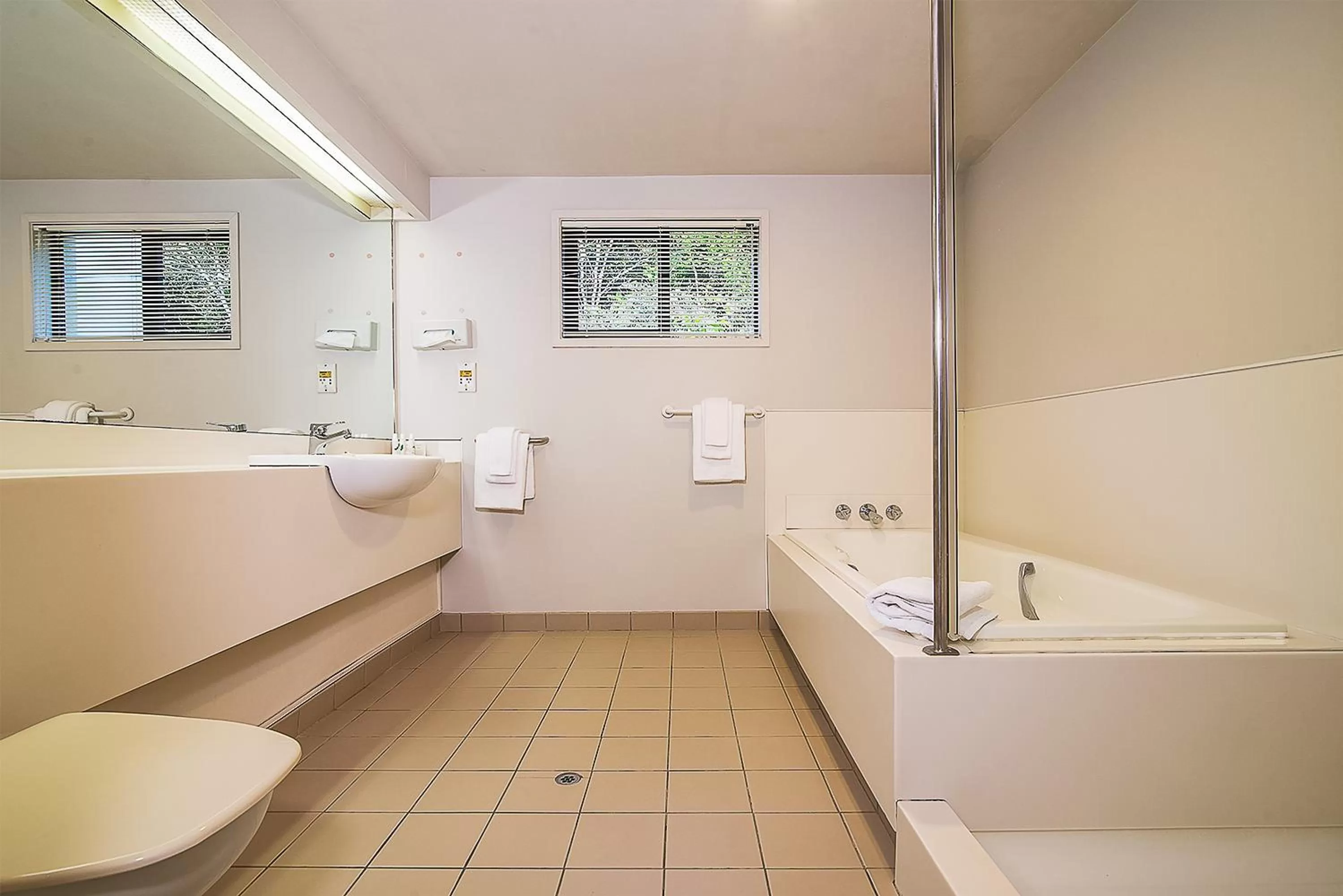Bathroom in Paihia Pacific Resort Hotel