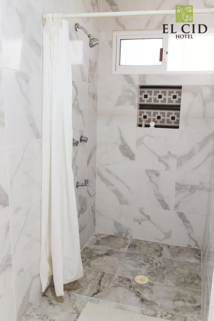Bathroom in Hotel El Cid