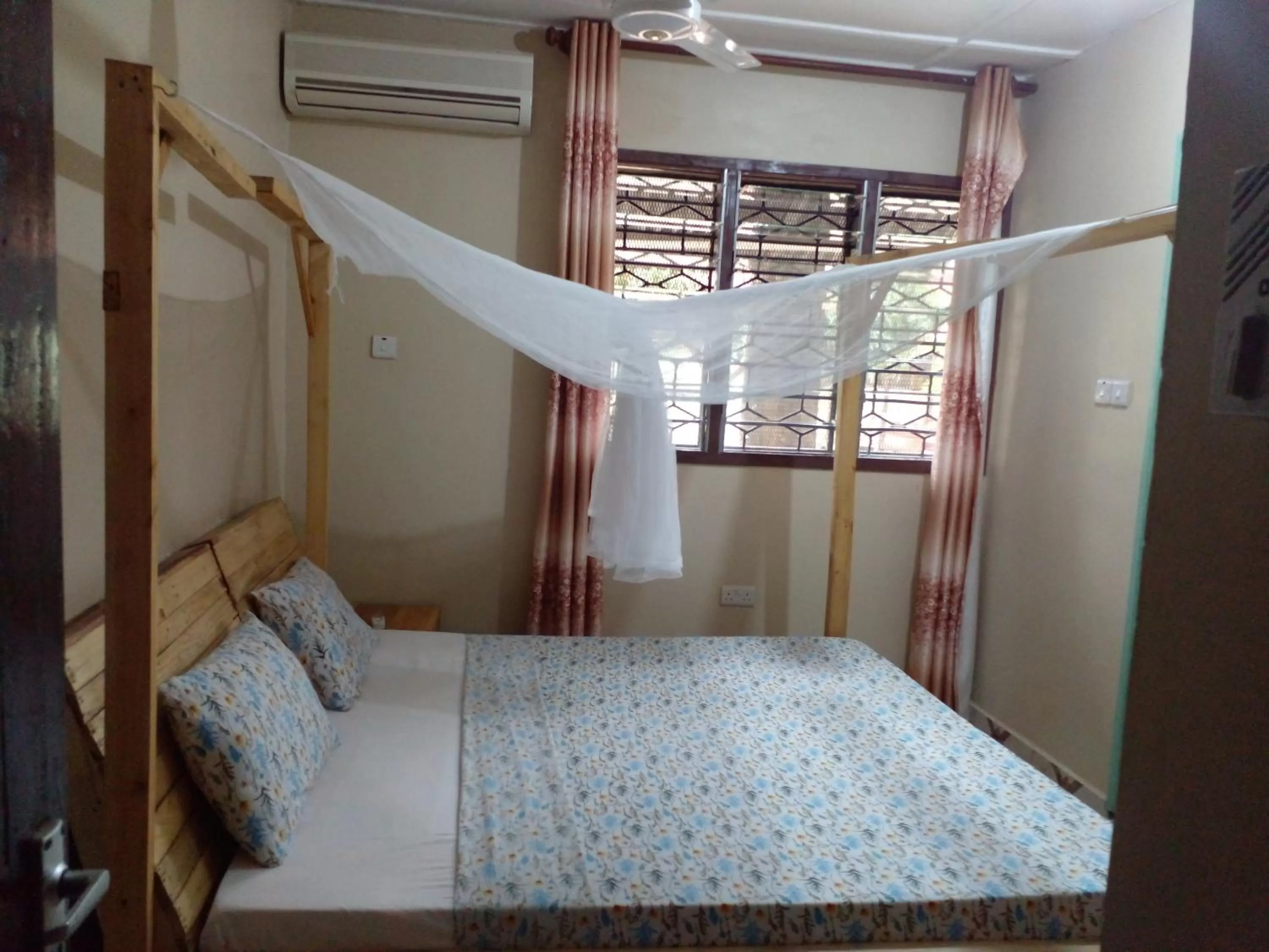 Photo of the whole room, Bunk Bed in L&J Modern Backpackers Kinondoni