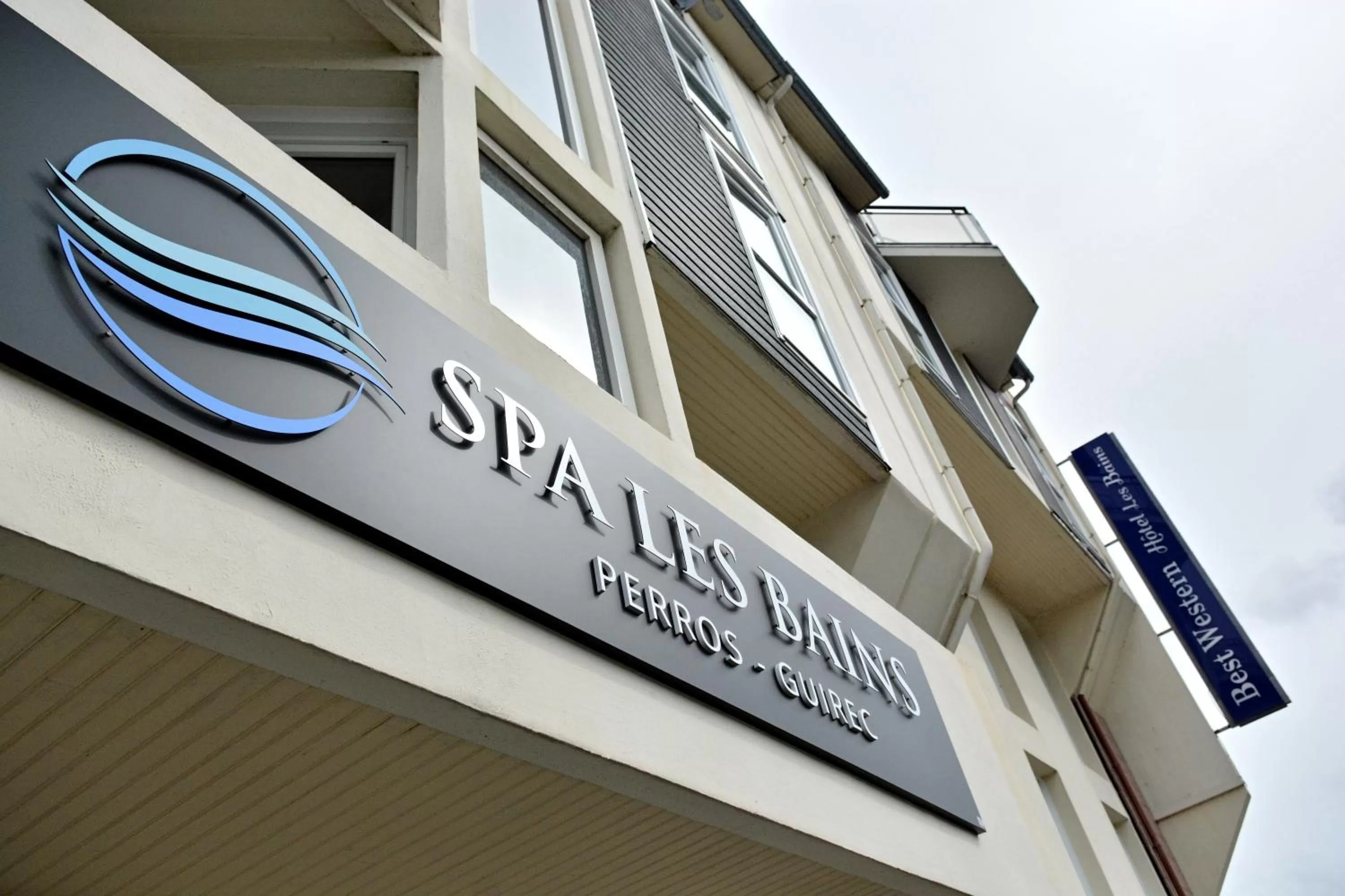 Property building in Best Western Les Bains Hotel et SPA