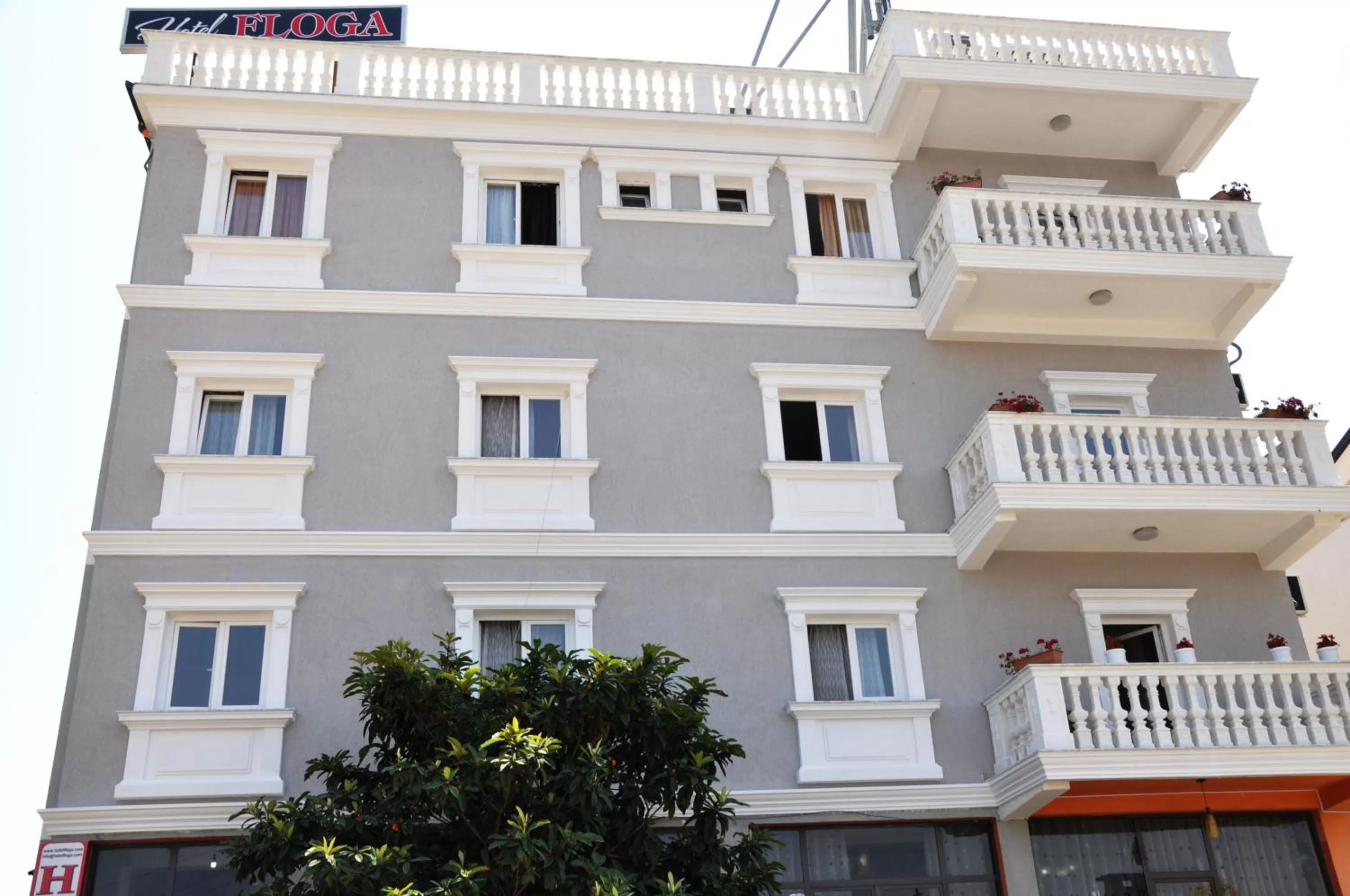 Facade/entrance, Property Building in Hotel Floga